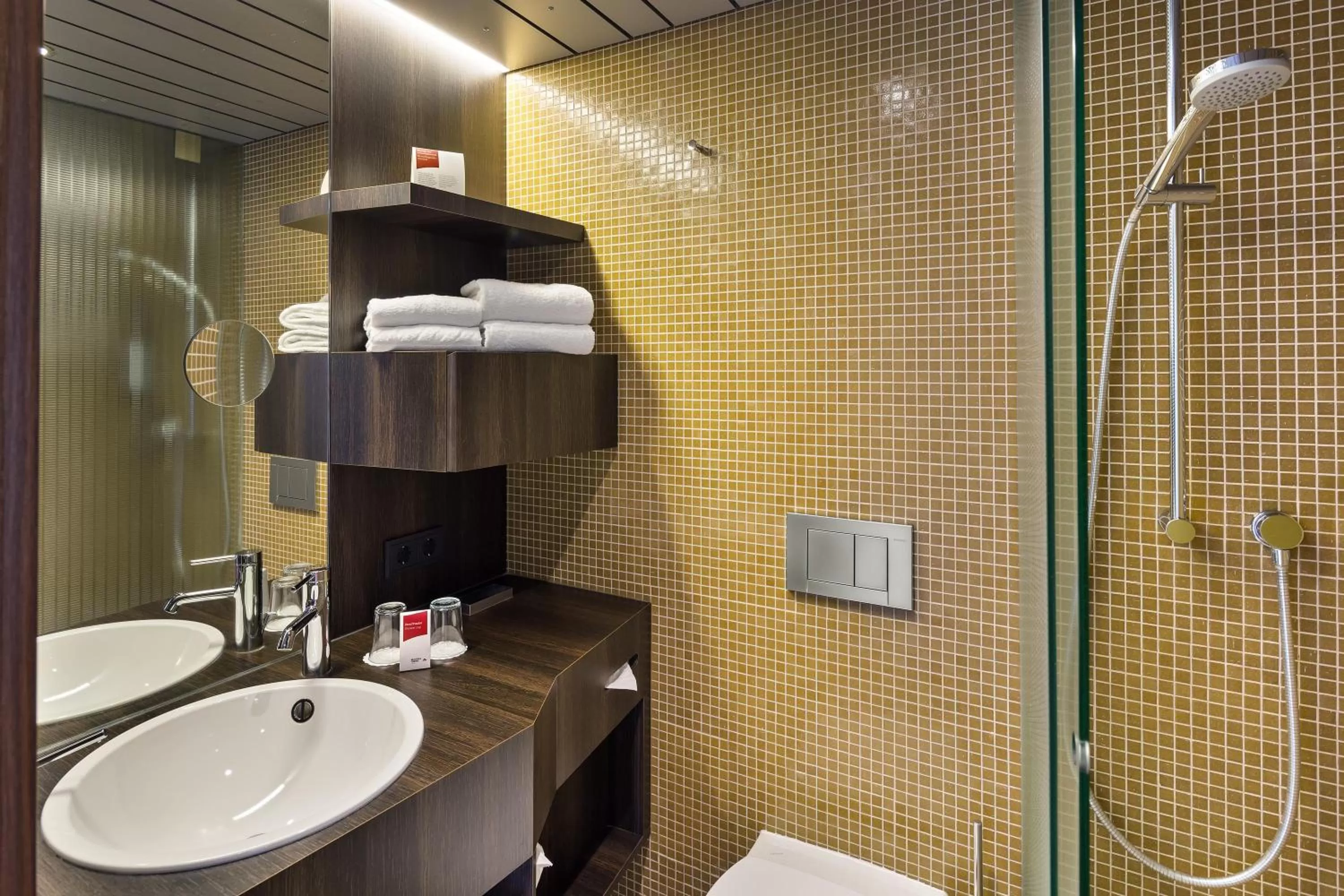 Bathroom in Austria Trend Hotel Schloss Wilhelminenberg Wien