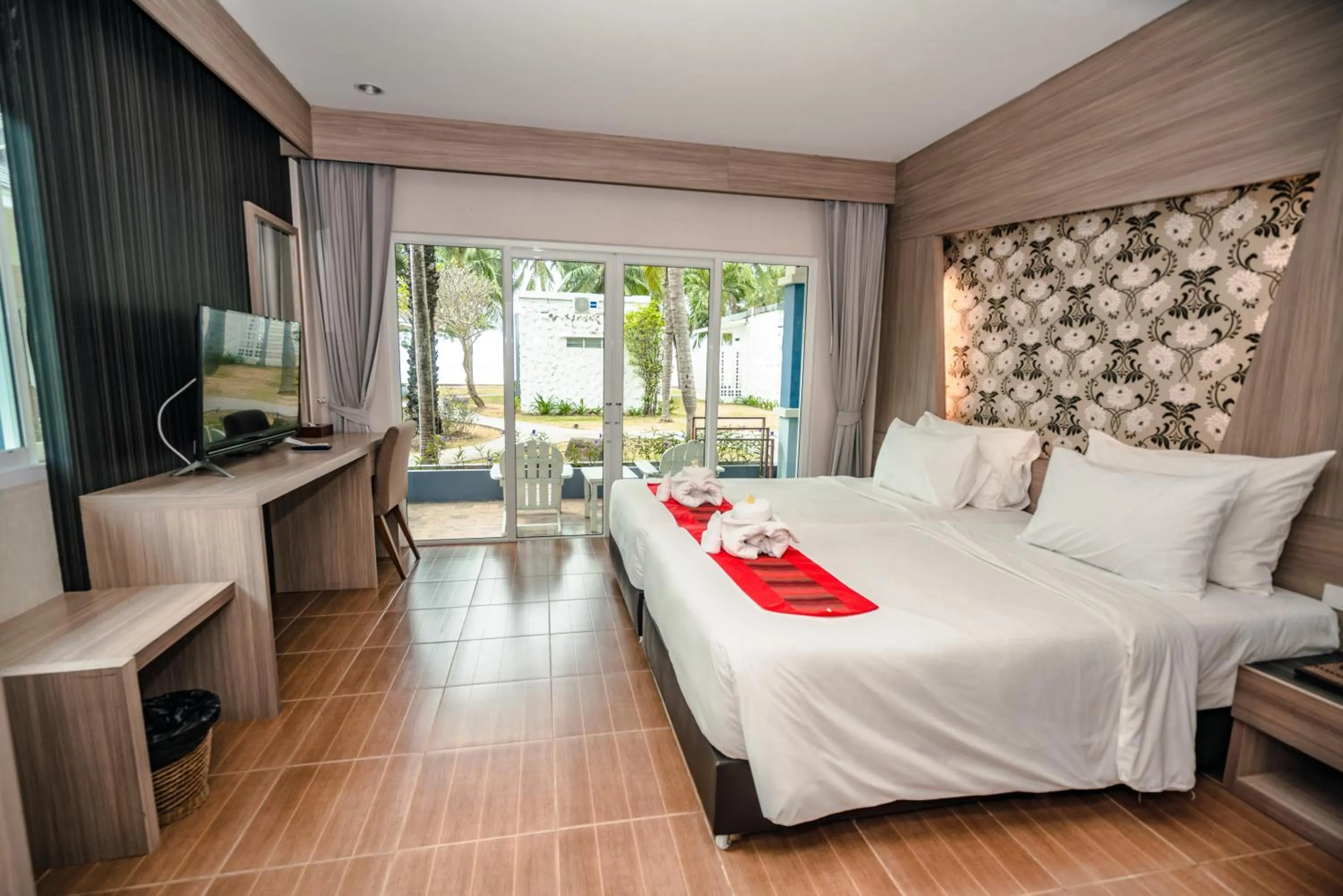 Bedroom, Bed in Chaolao Tosang Beach Hotel