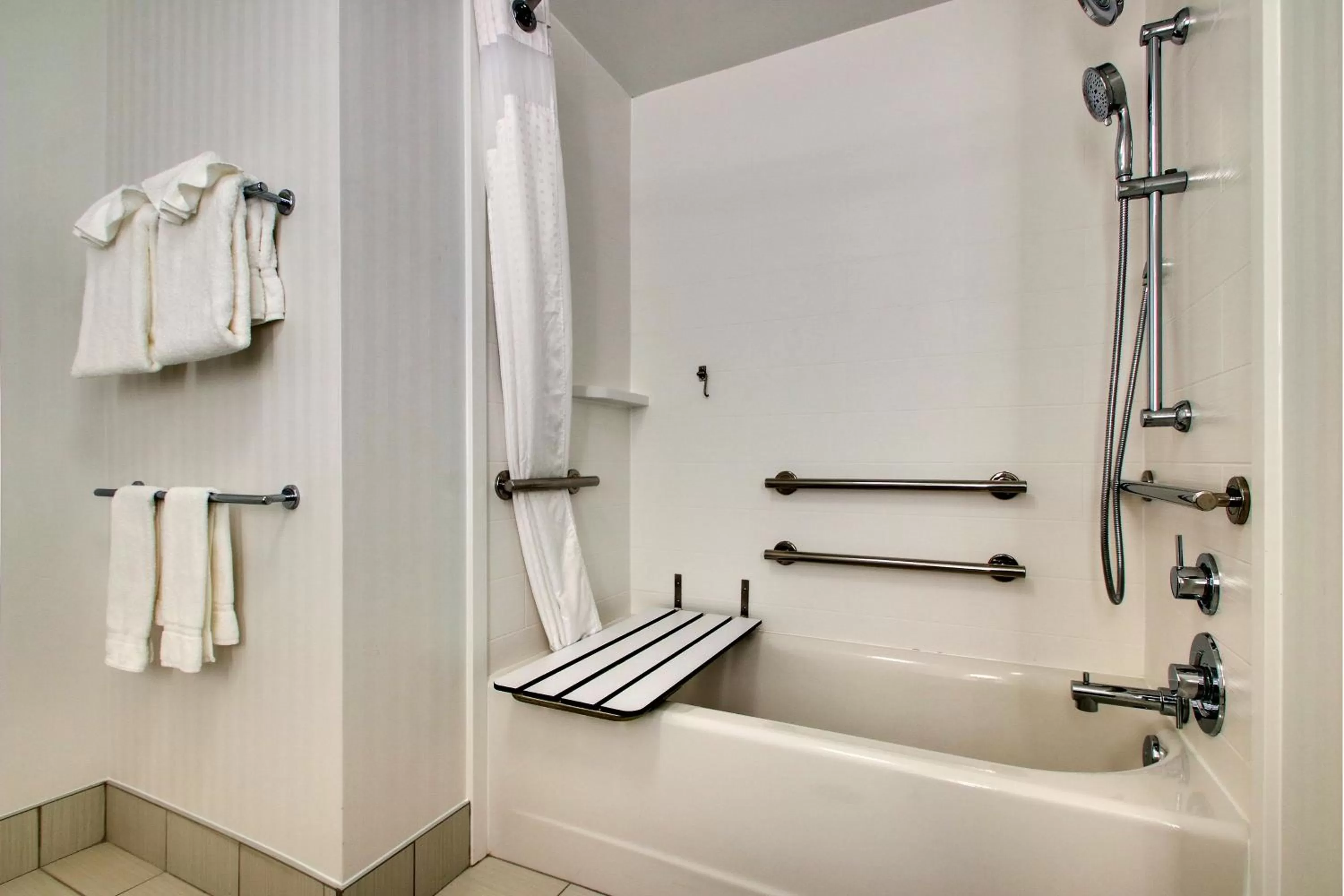 Bathroom in Holiday Inn Express & Suites Findlay North by IHG
