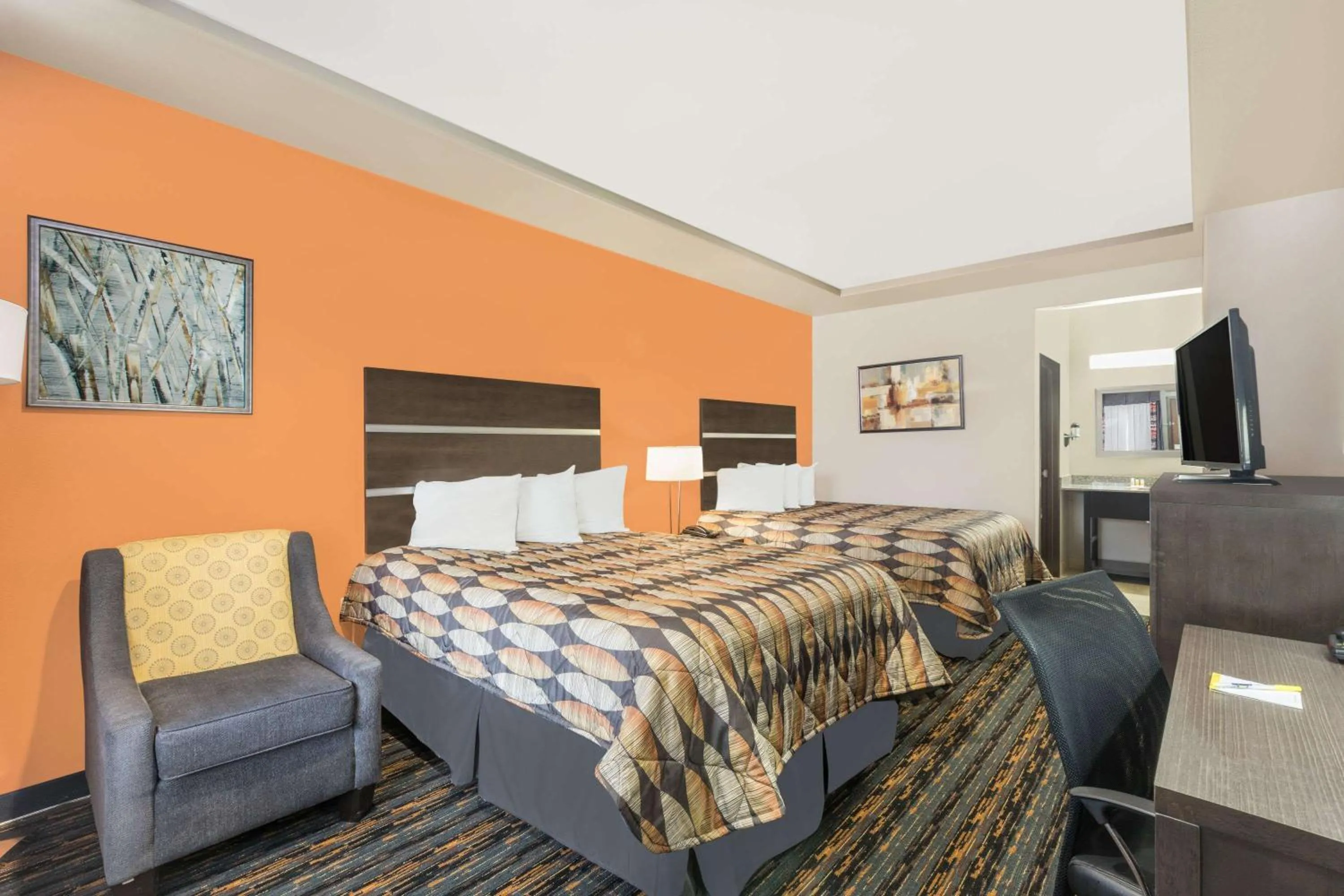 Photo of the whole room, Bed in Days Inn by Wyndham Dilley