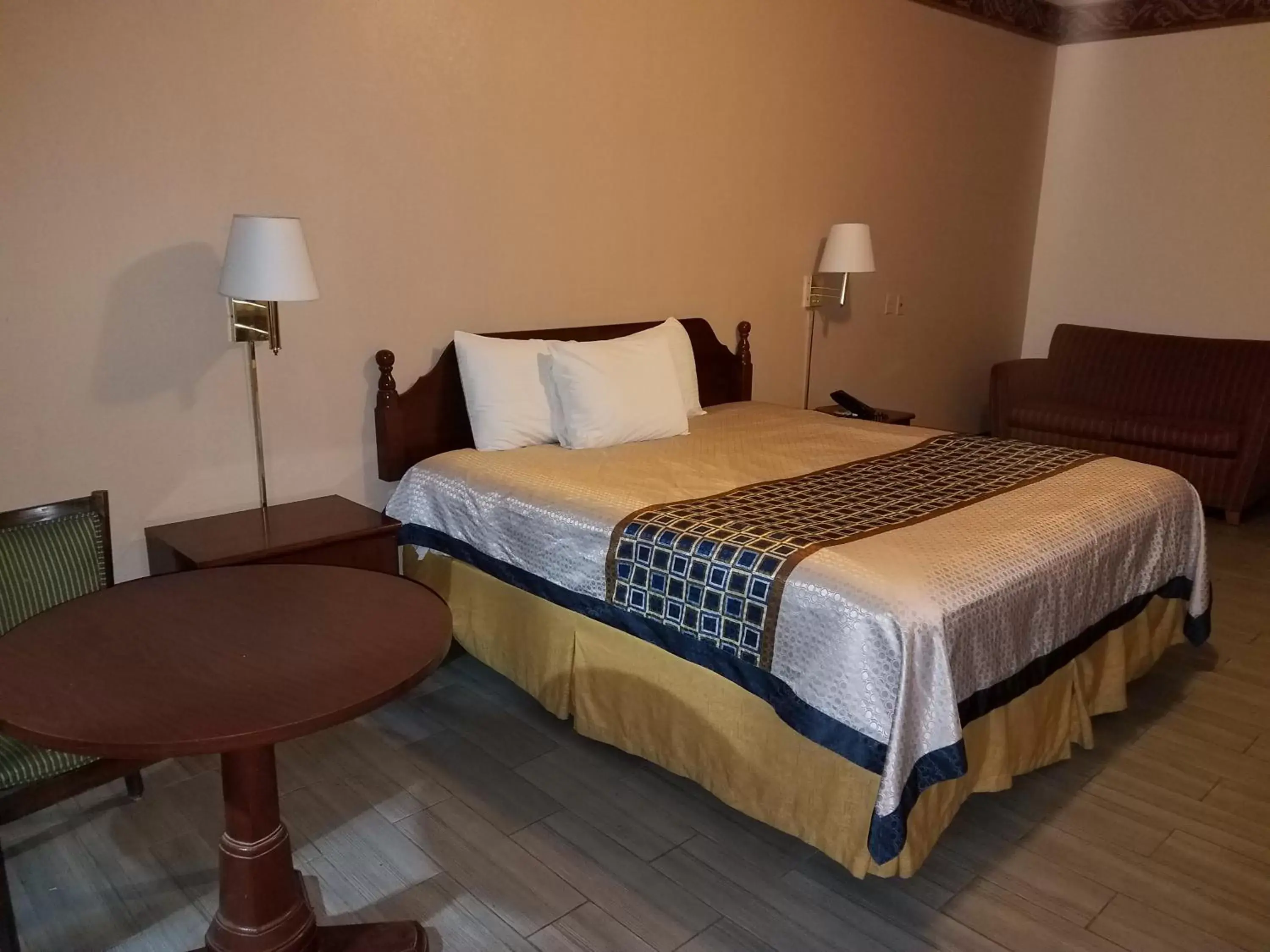 Deluxe King Room in Texas Inn Downtown McAllen Deluxe King Room in Texas Inn Downtown McAllen