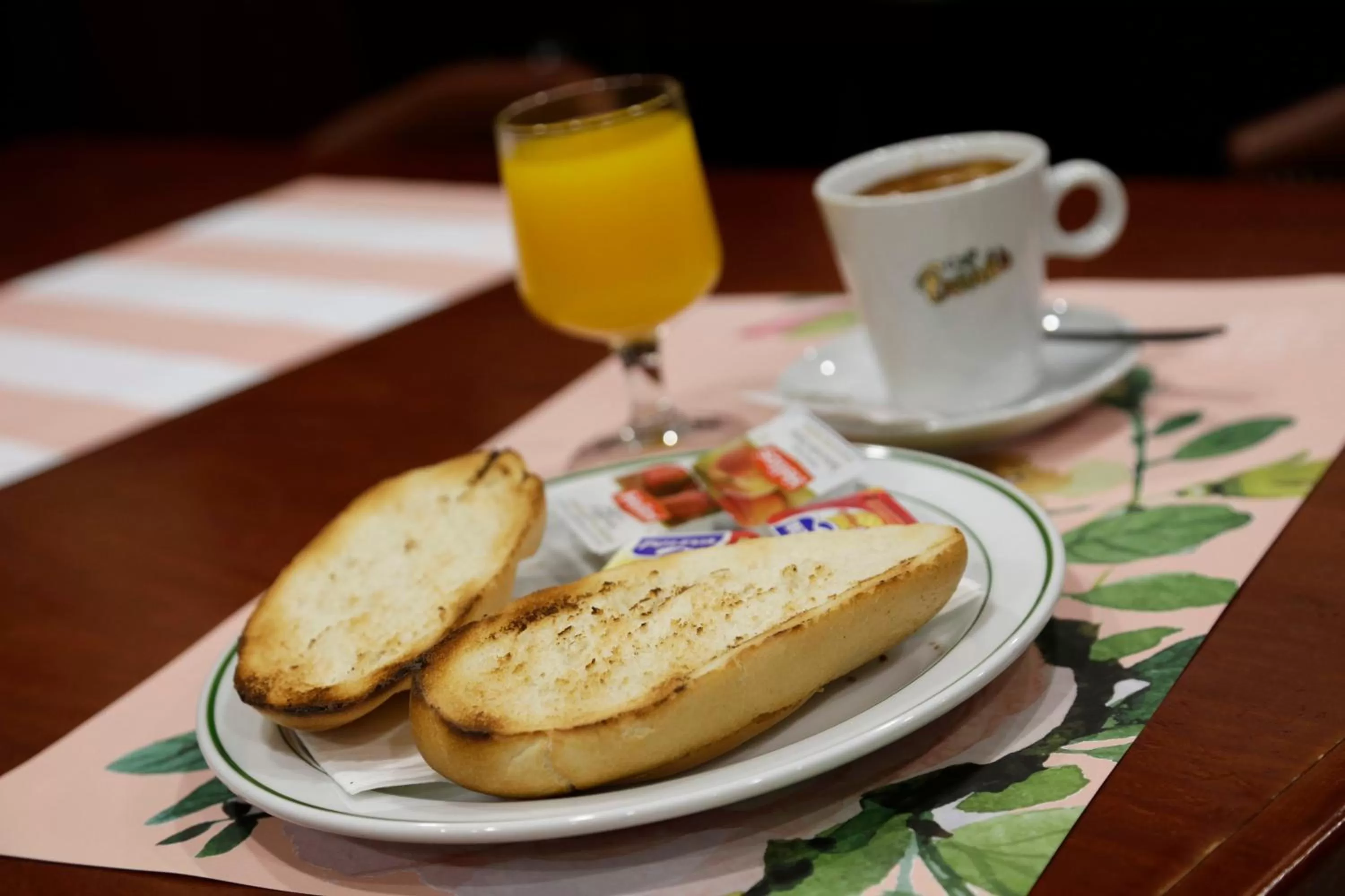 Breakfast in Basic Hotel Puerta de Sevilla