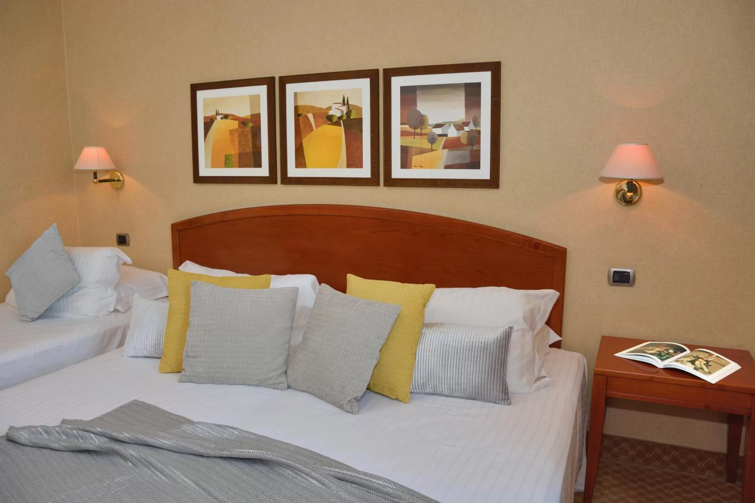 Bedroom, Bed in LH Hotel Lloyd Roma