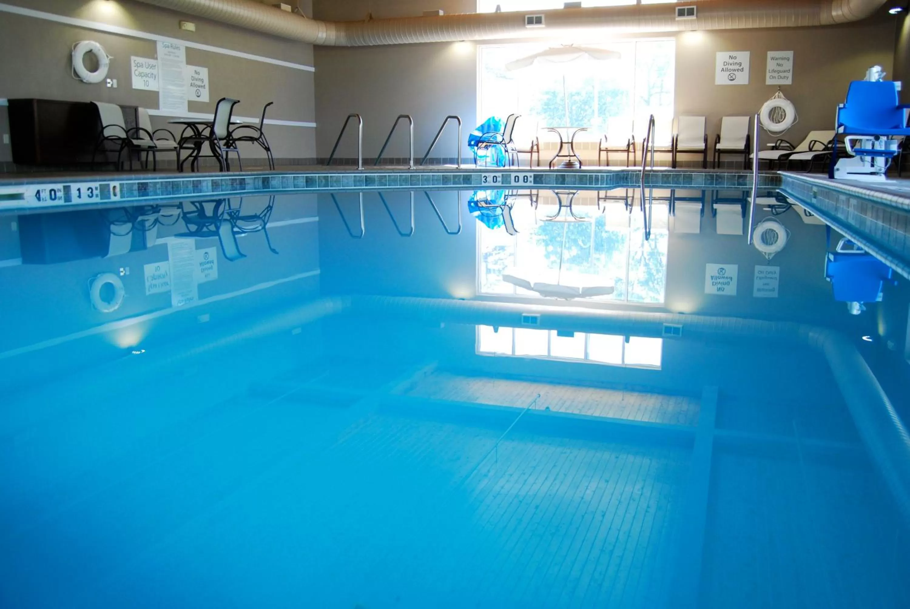 Swimming pool in Holiday Inn Express & Suites Superior by IHG