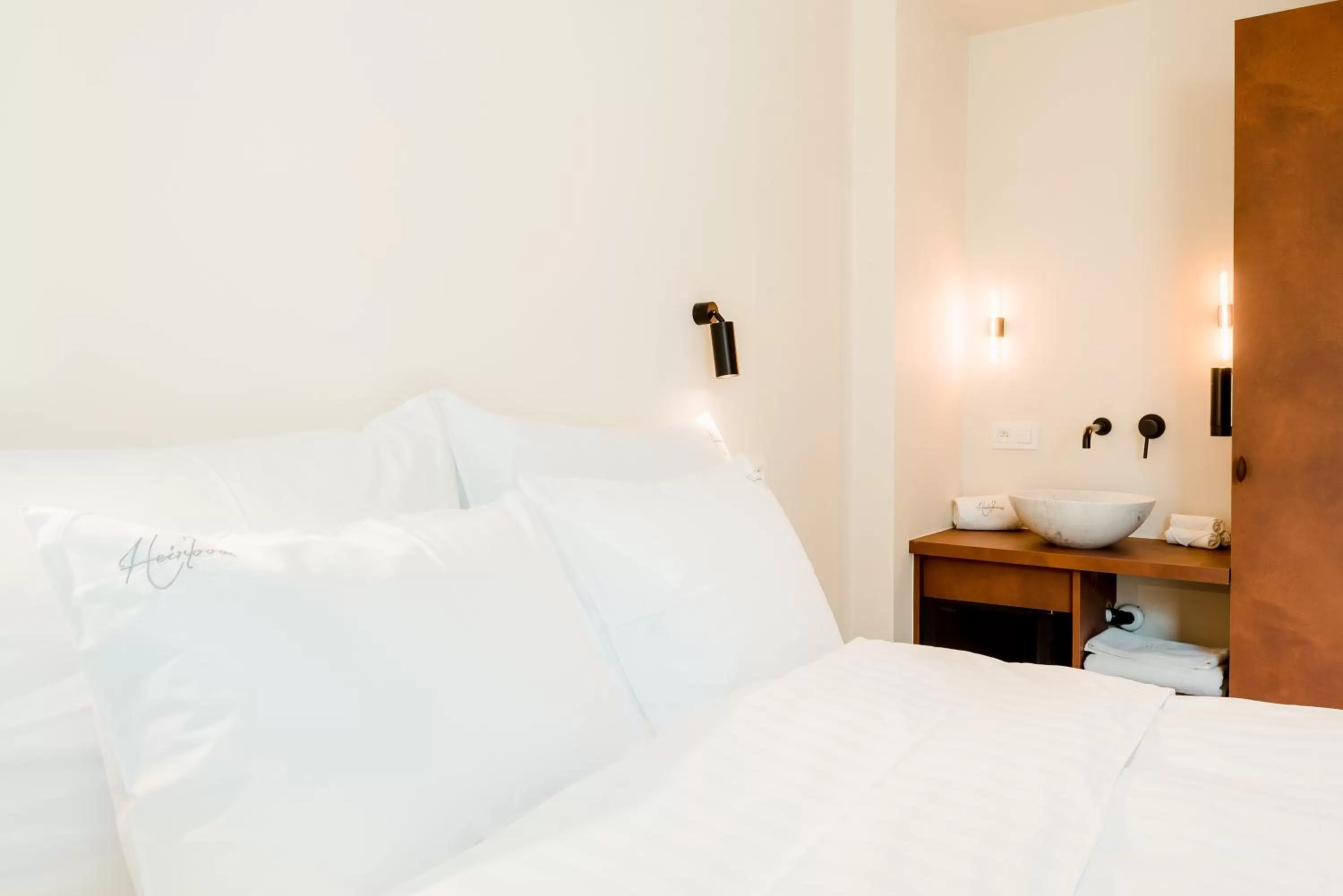 Bed in Heirloom - The Librarian