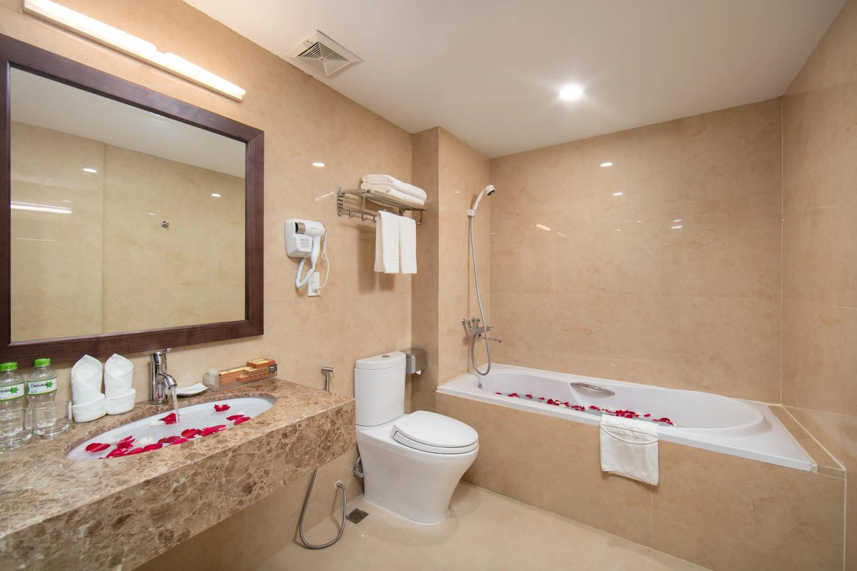 Shower in Marina Hotel Ha Noi