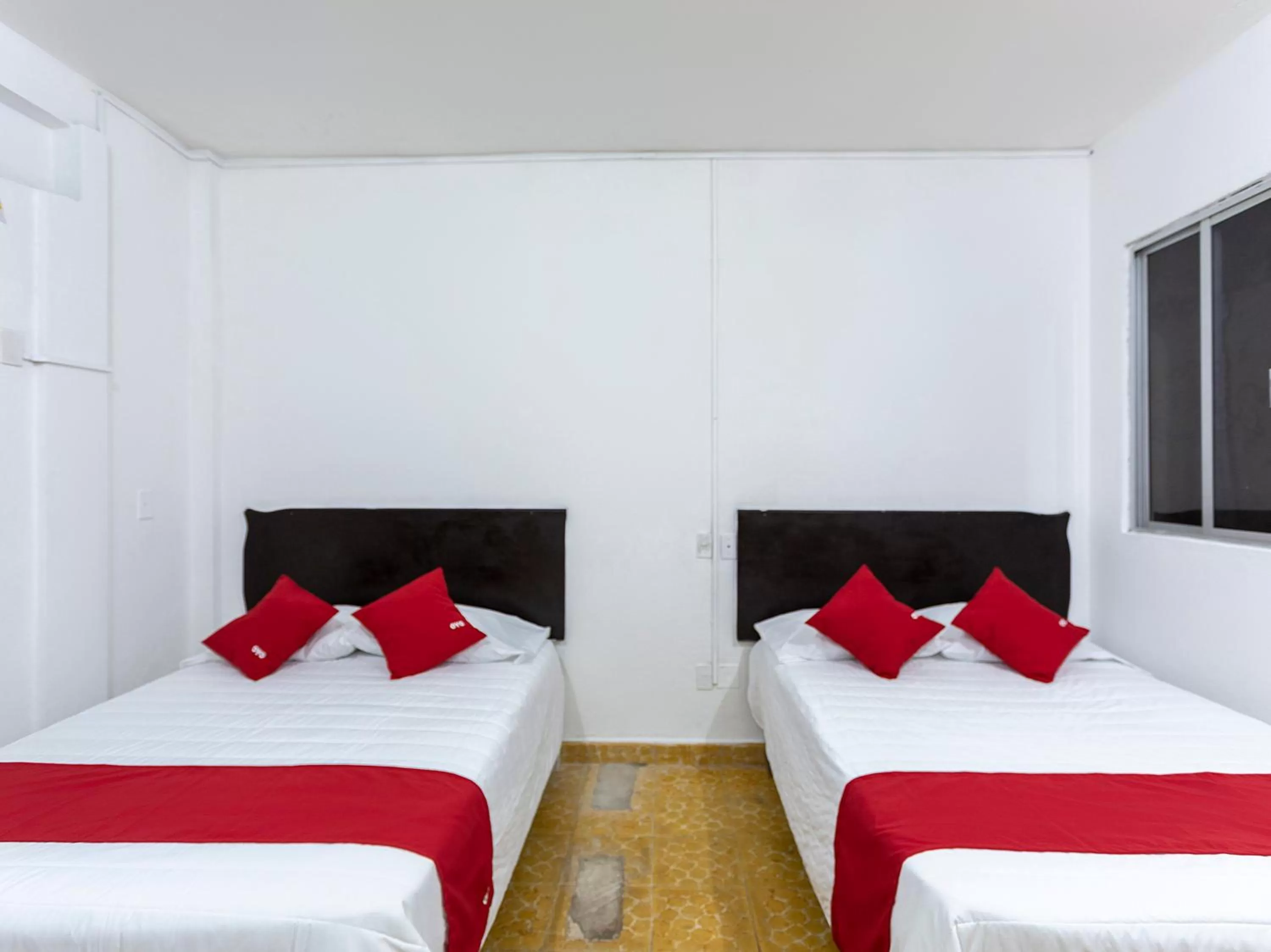 Bedroom, Bed in OYO Hotel Cristal,Museum of Mayan culture,Chetumal