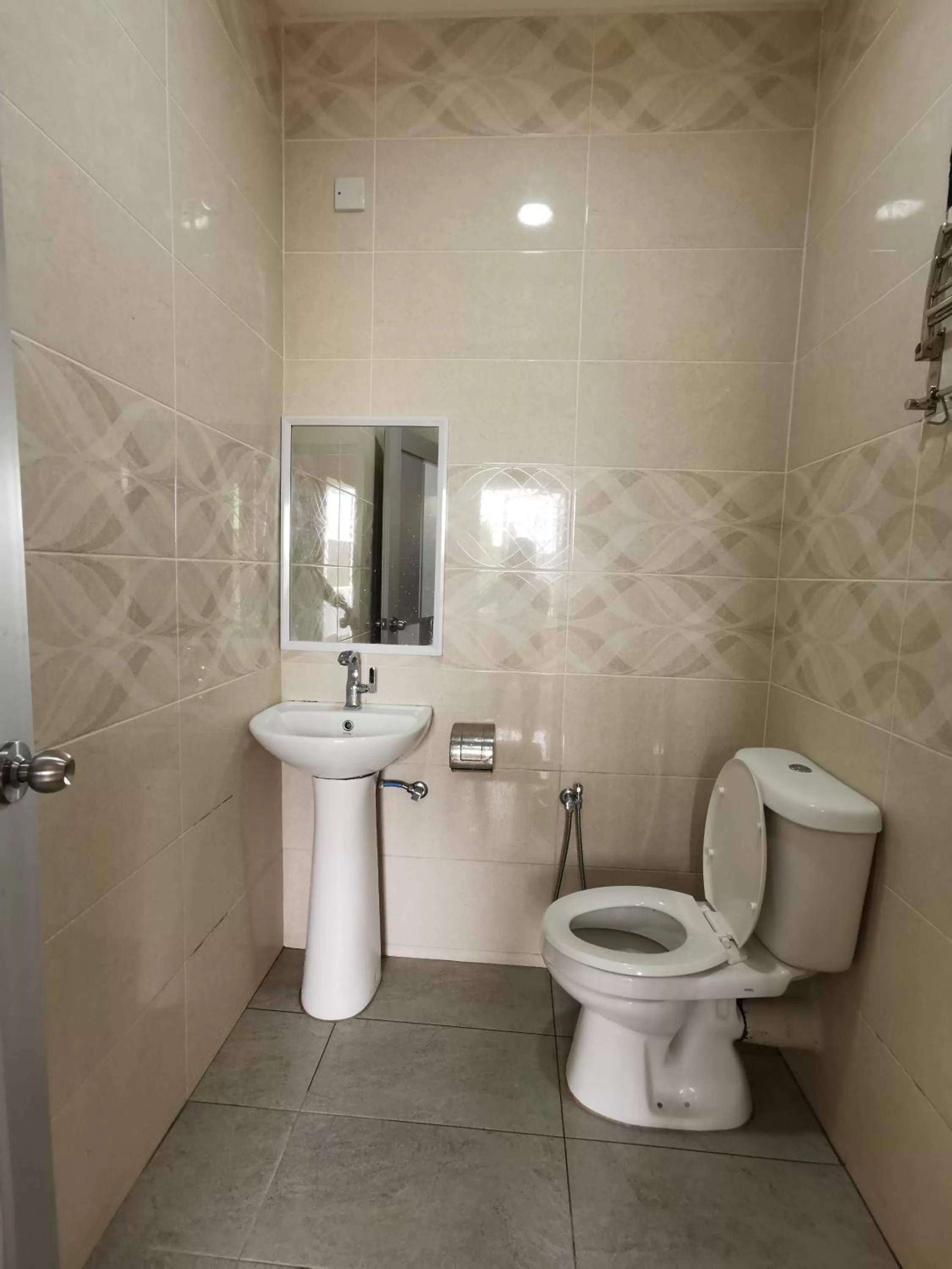 Bathroom in Cenang Room Rahsia Motel