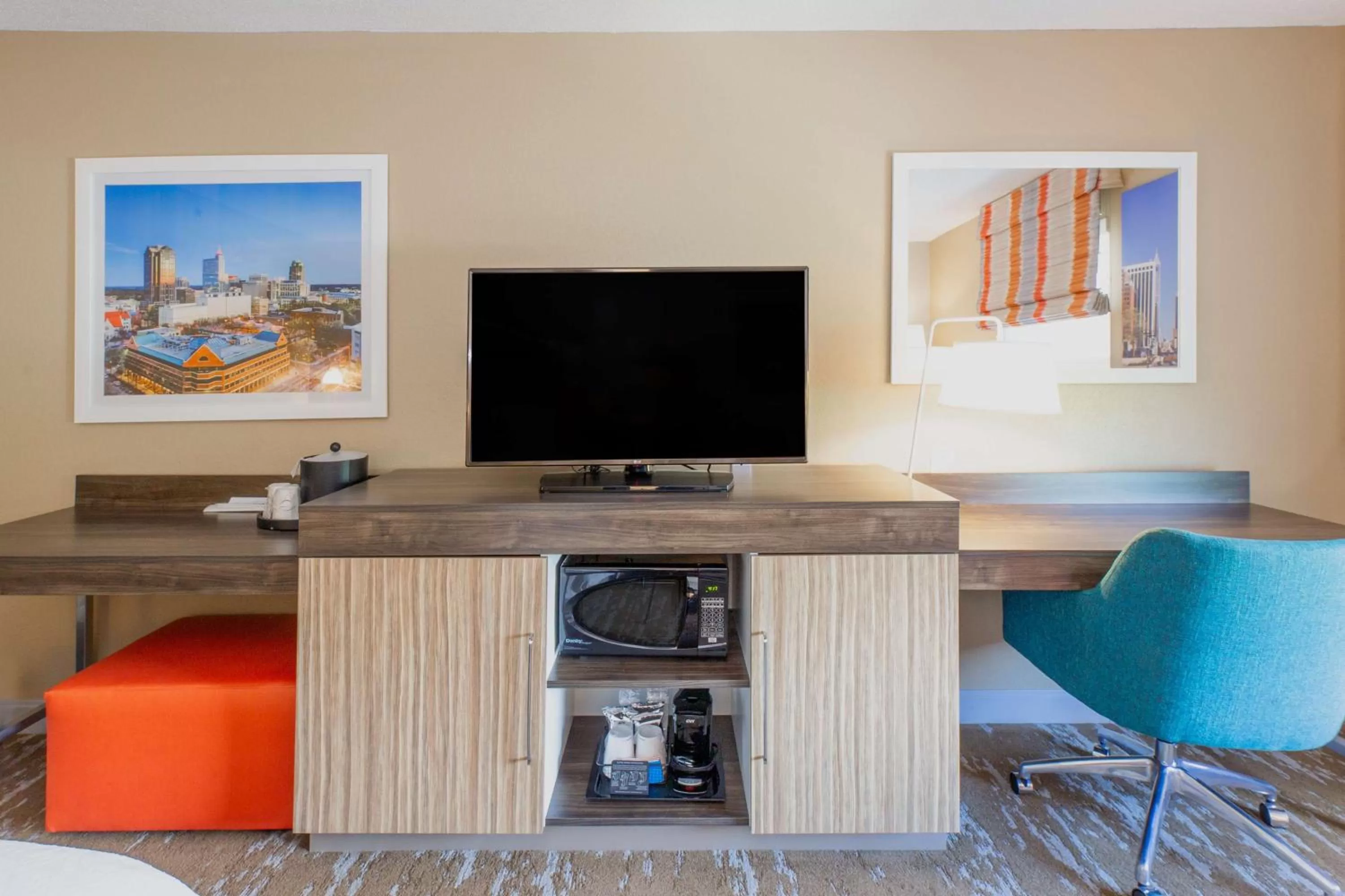 Bedroom in Hampton Inn & Suites Raleigh Cary Lenovo Center