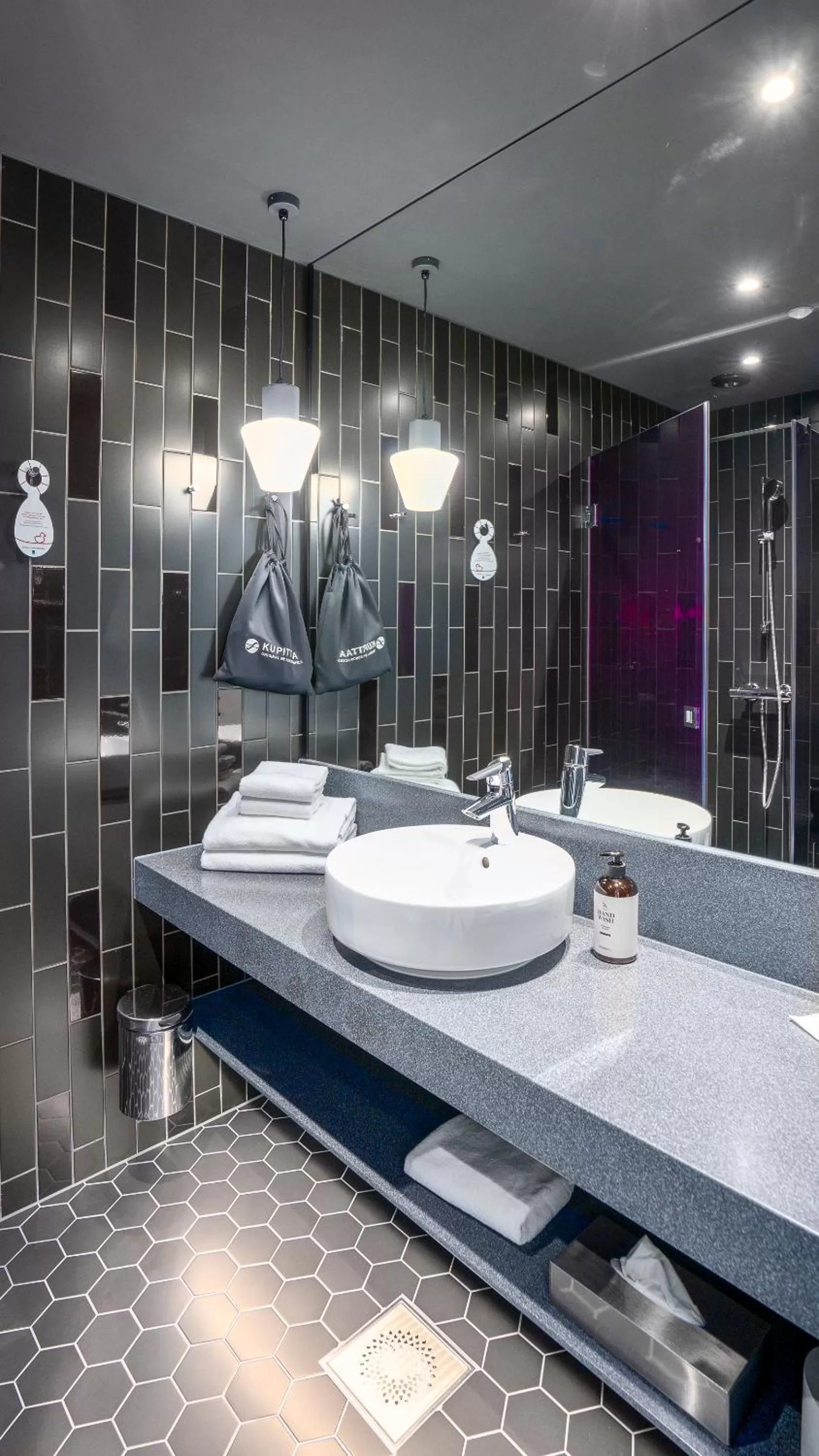 Shower in Original Sokos Hotel Kupittaa