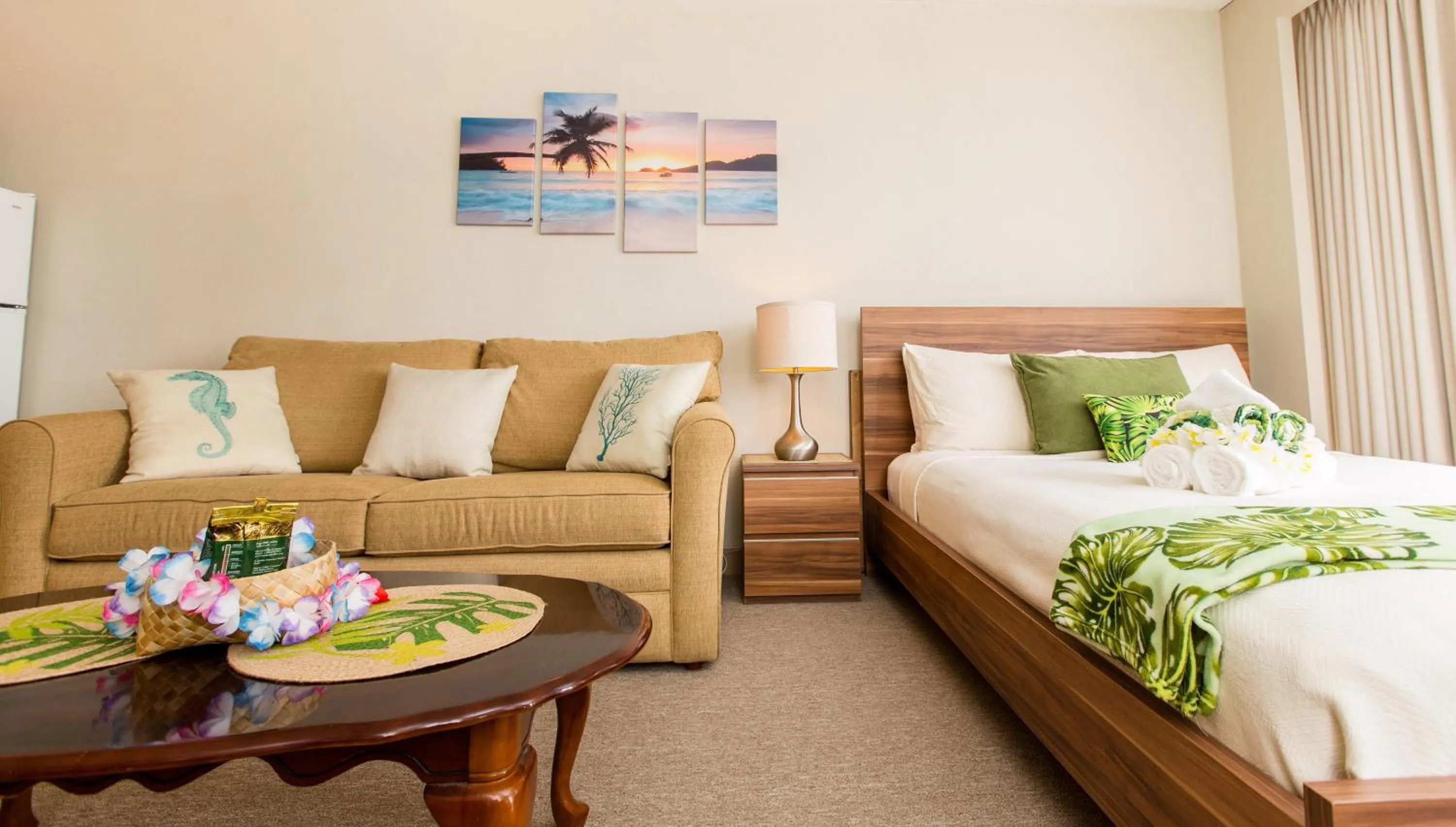 Tropical Studios at Marine Surf Waikiki - FREE PARKING - BEST LOCATION - FULL KITCHEN - SWIMMING POOL