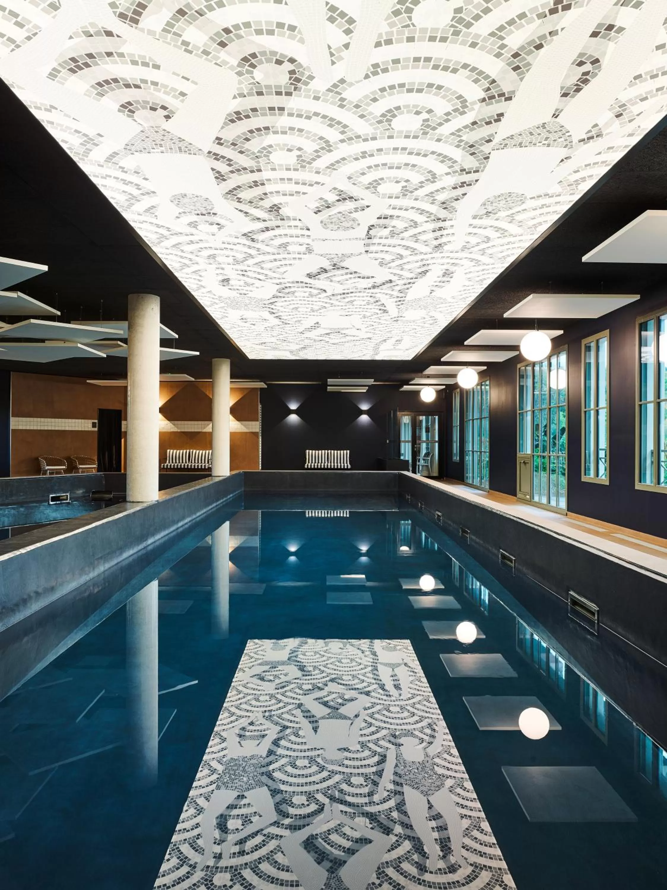 Swimming pool in Mercure Hôtel Le Touquet