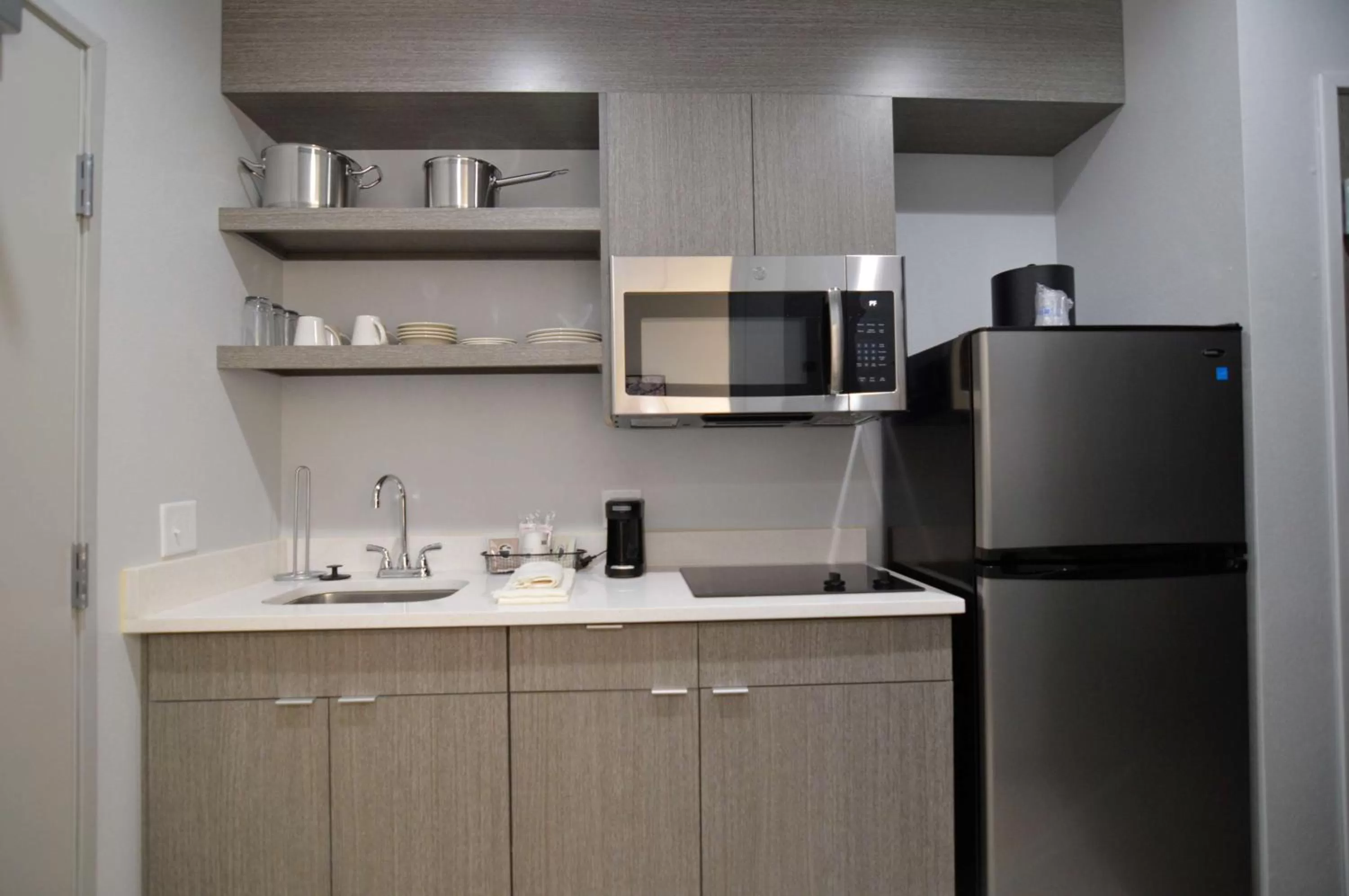 Kitchen or kitchenette in Best Western Plus Executive Residency Oklahoma City I-35