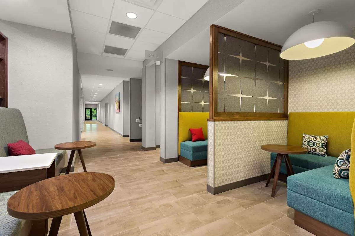 Bed in Hampton Inn & Suites Ruskin I-75, FL