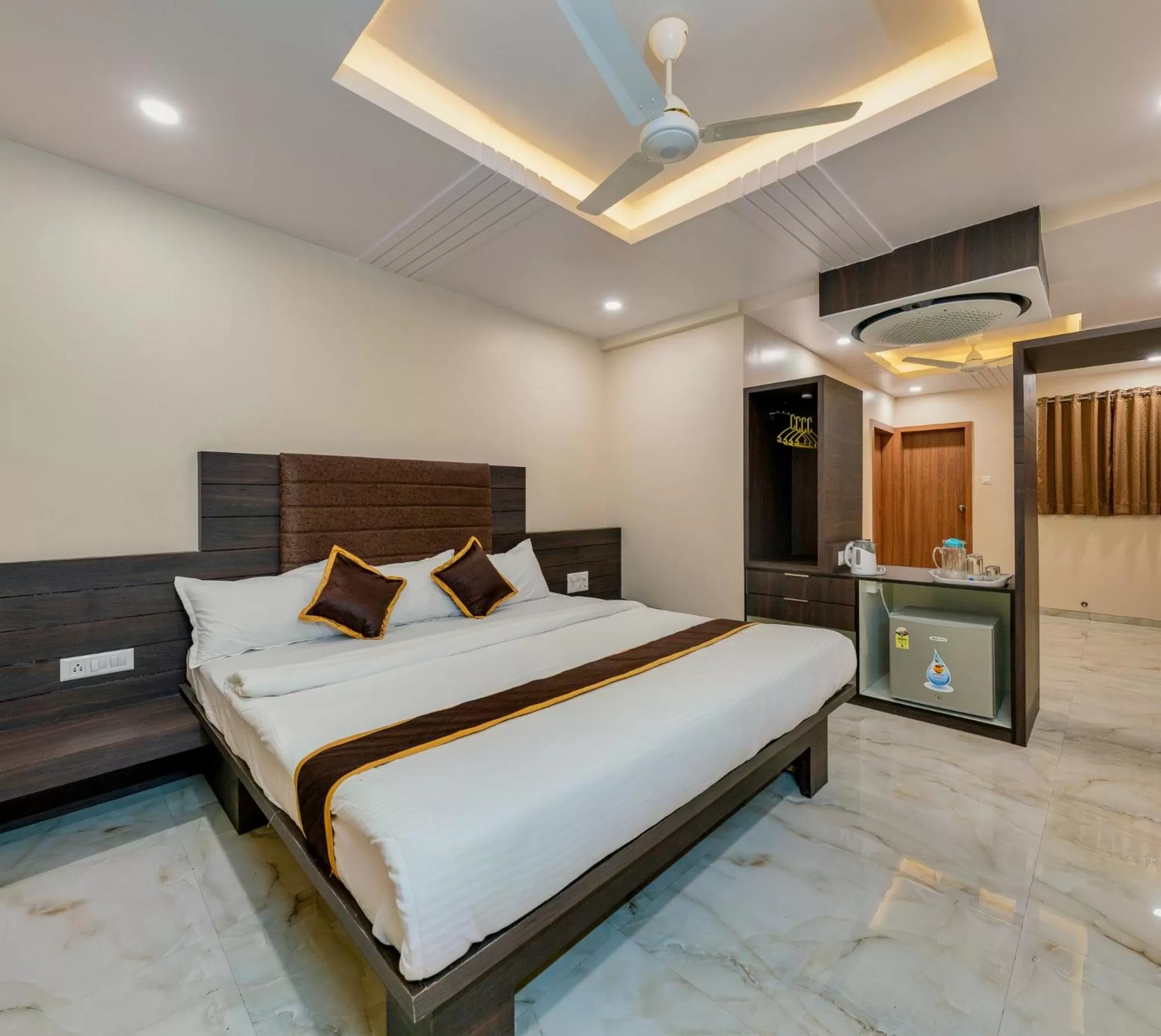 Bed in Hotel Aatithya Satkar Near Mahalaxmi Temple
