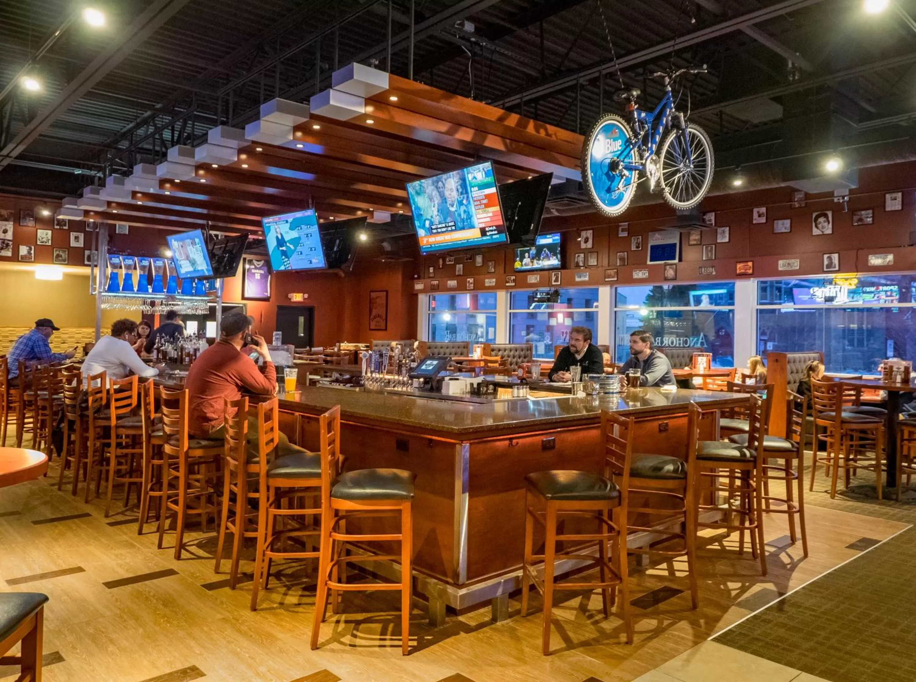 Restaurant/places to eat in Holiday Inn Niagara Falls State Park Entry by IHG