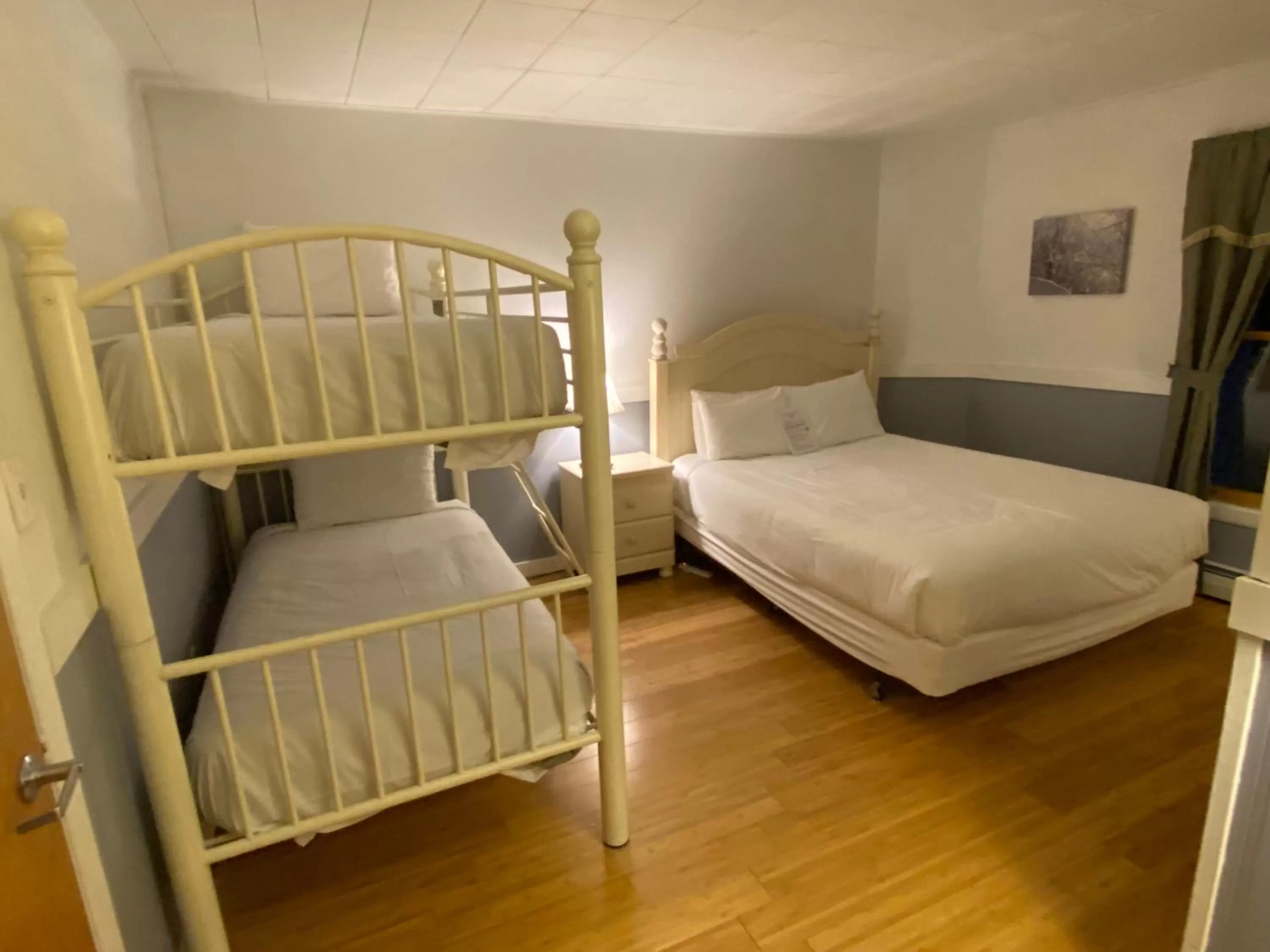 Bed in Bromley View Inn