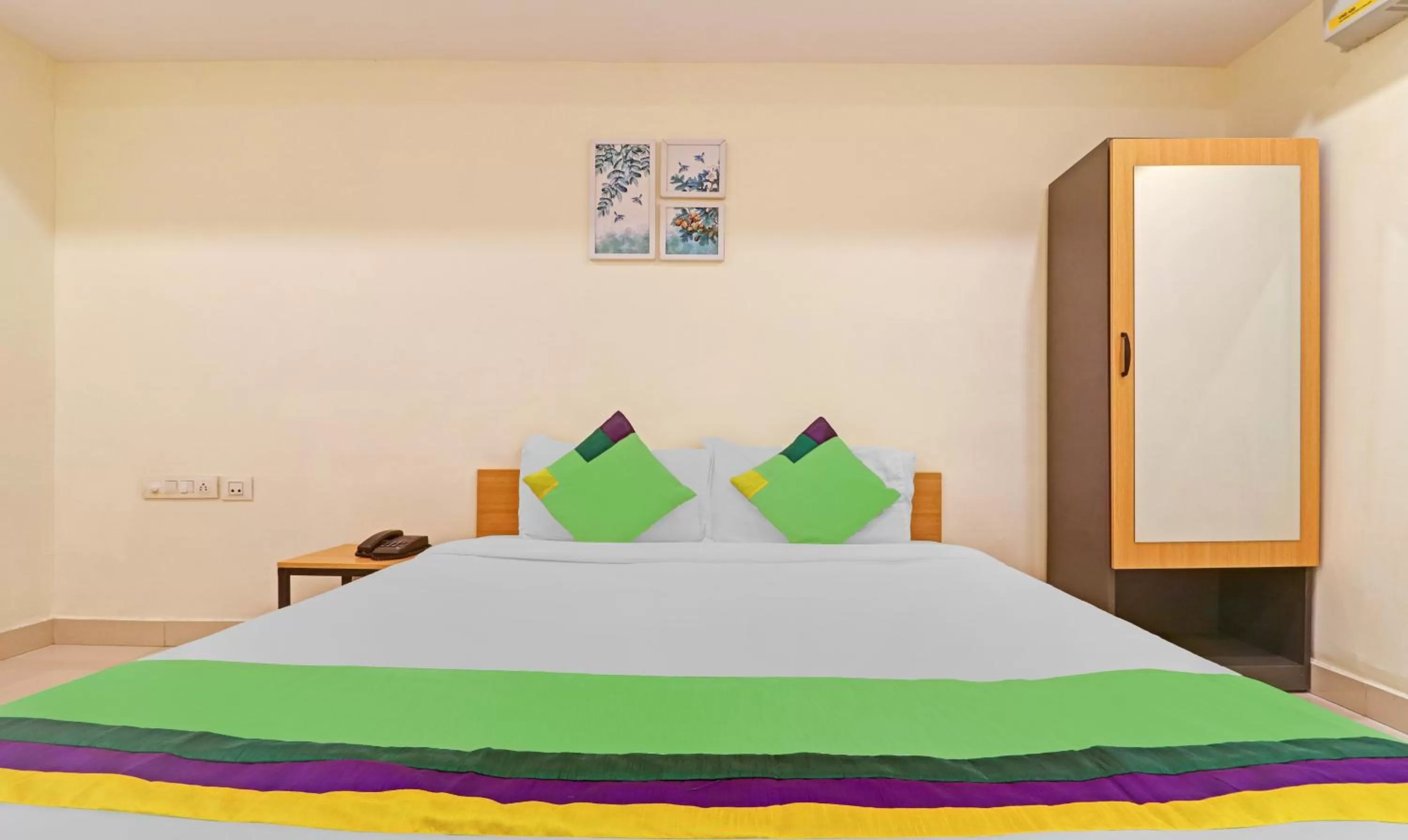 Bedroom, Bed in Treebo Trend Tee