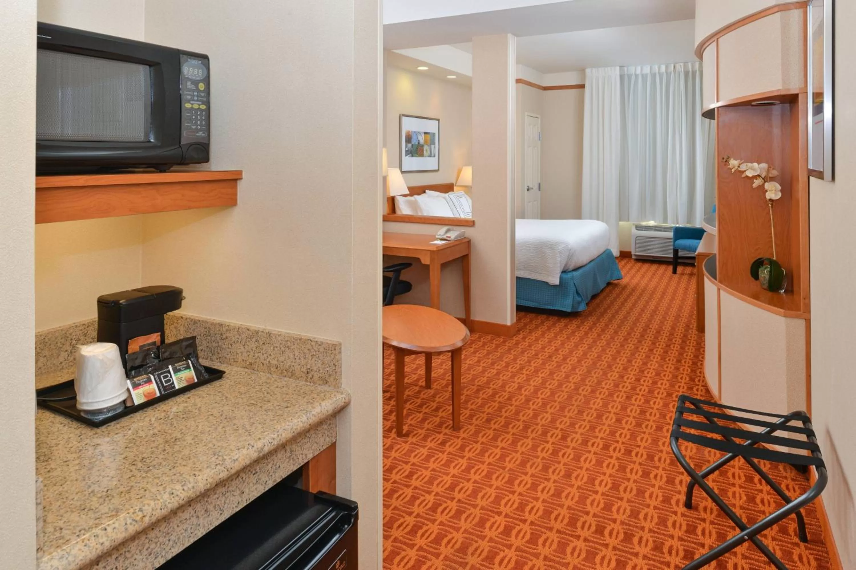 Photo of the whole room, Bed in Fairfield Inn and Suites by Marriott Elk Grove