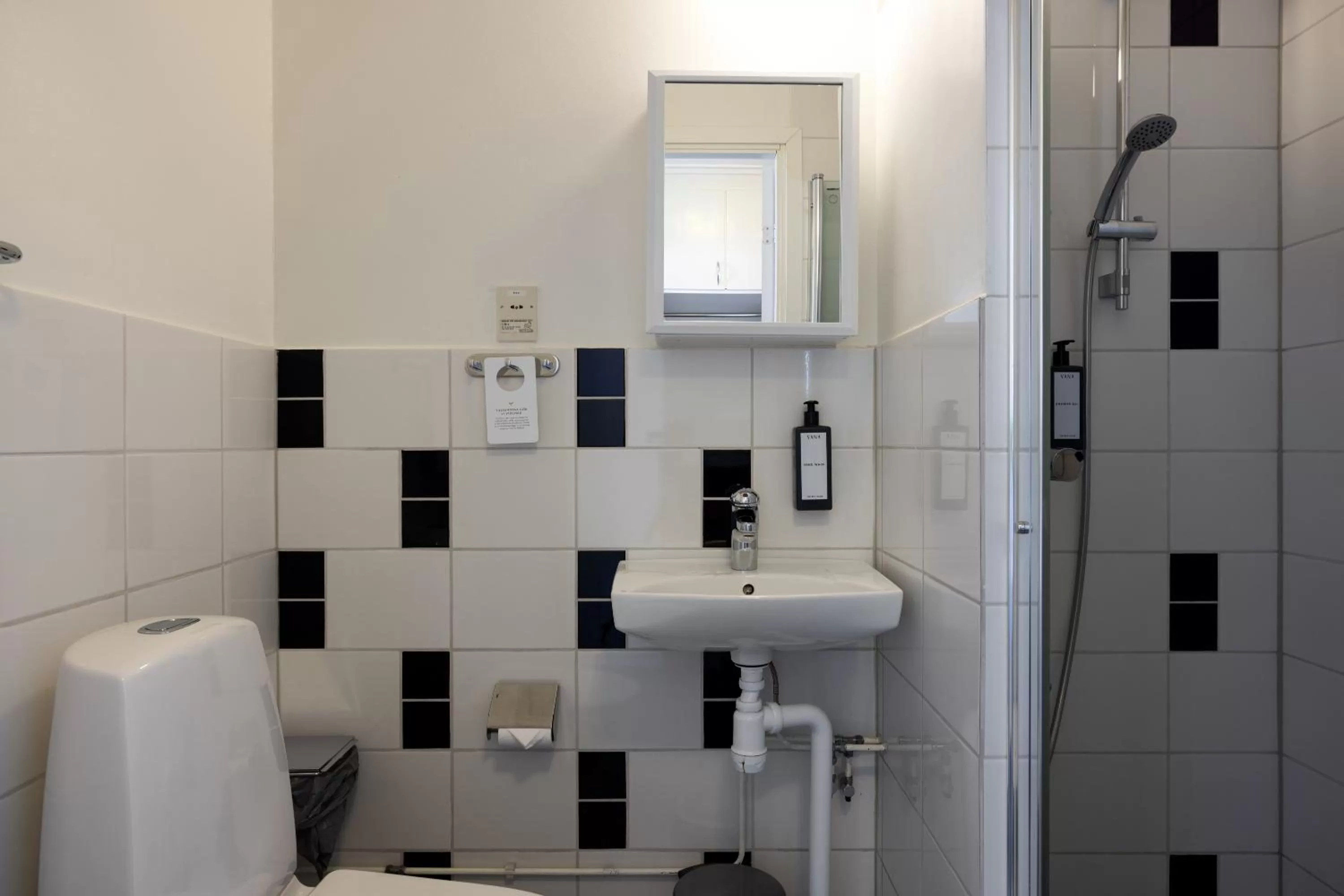 Shower in Hotel Bishops Arms Mora