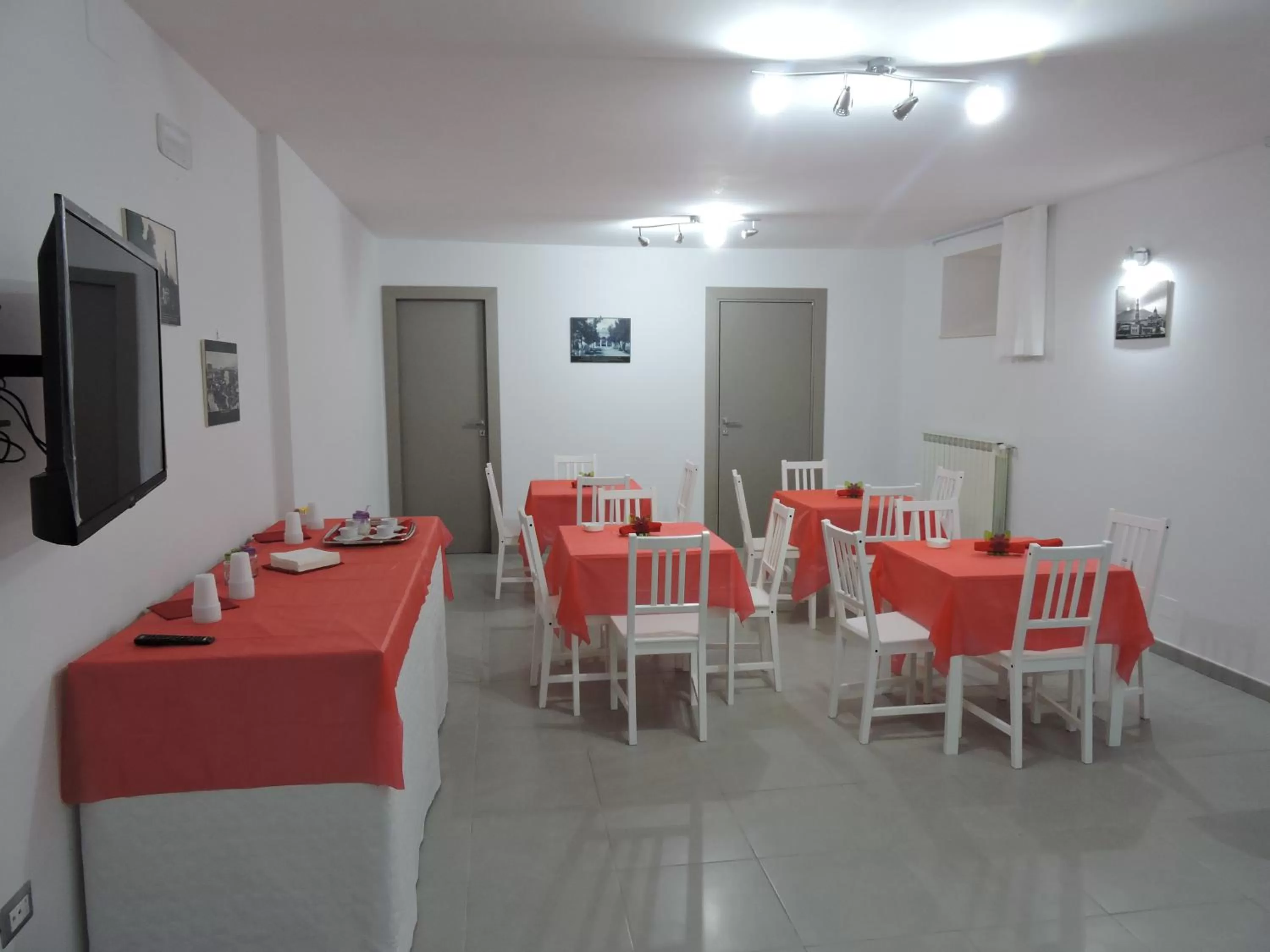 Communal lounge/ TV room, Restaurant/Places to Eat in Pompei Ruins