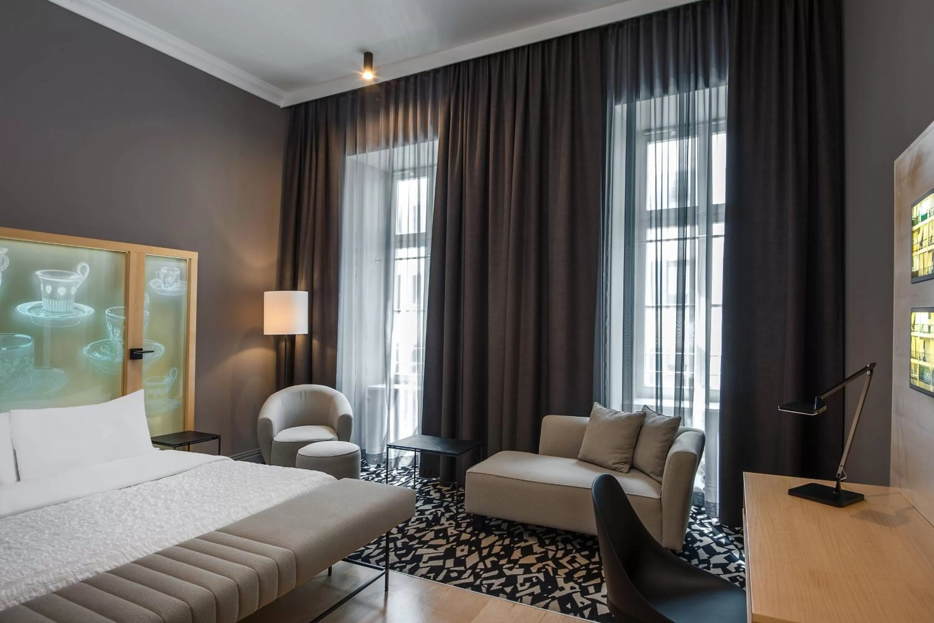 Photo of the whole room, Bed in Le Méridien Vienna