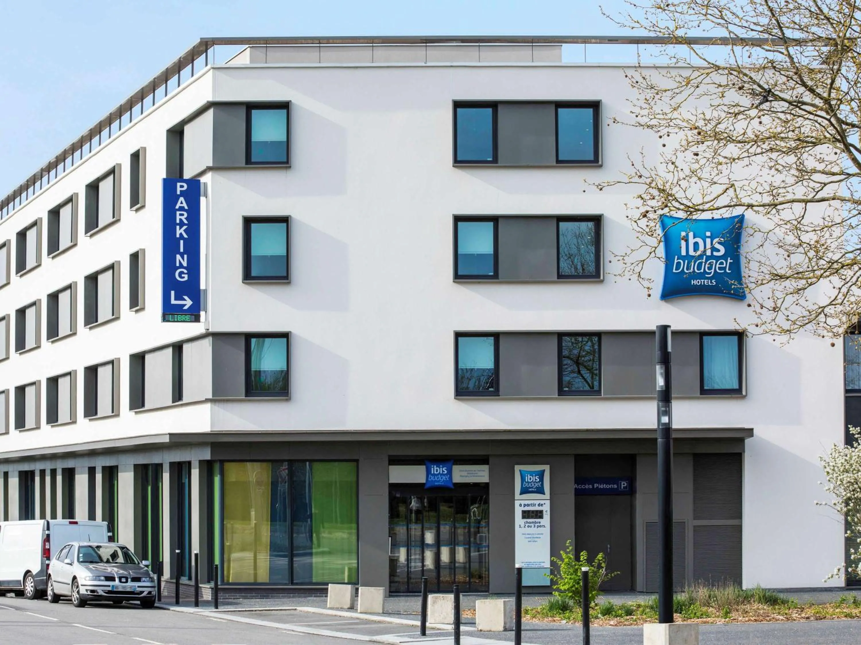 Property building in ibis budget Saint Quentin Yvelines - Vélodrome