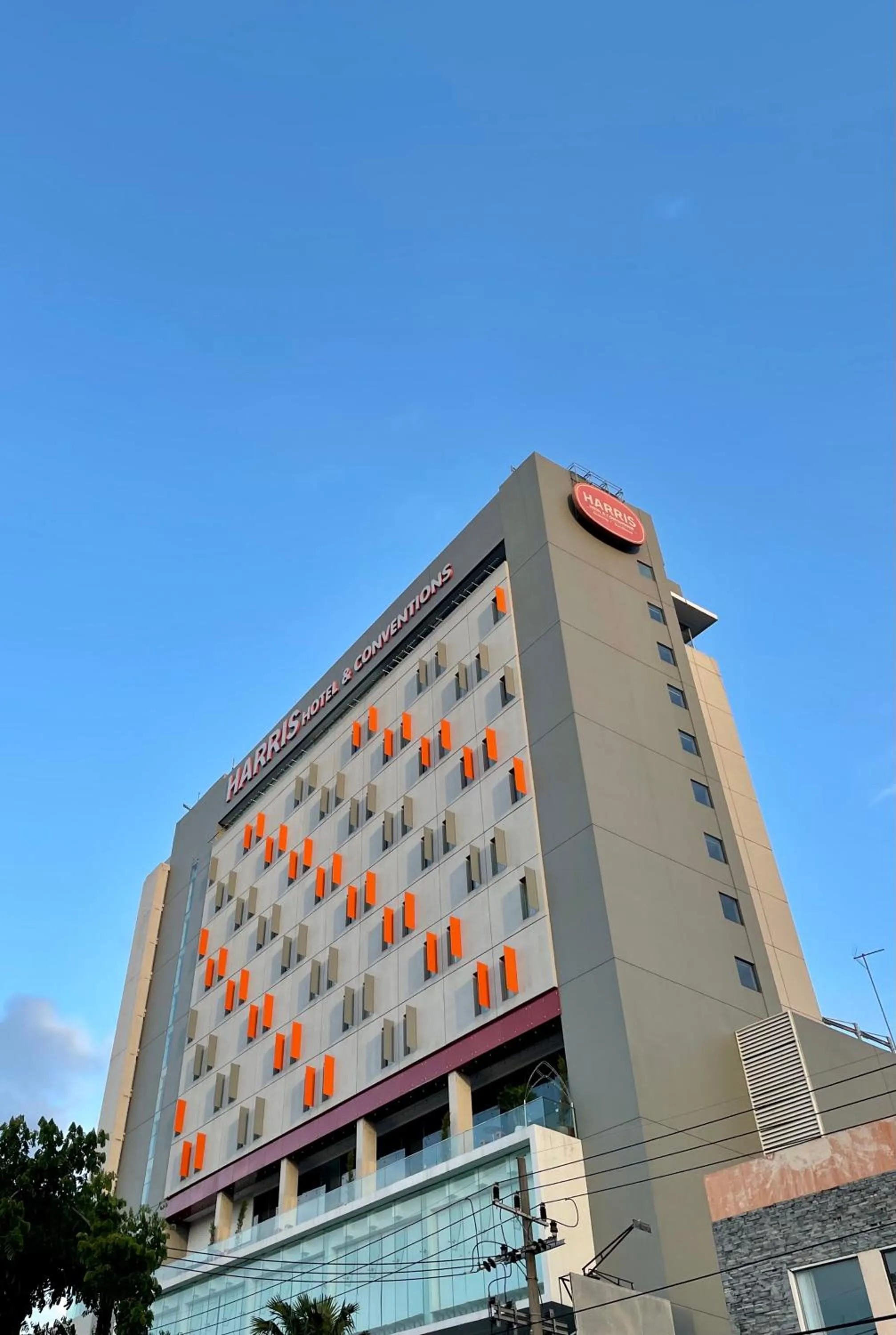 Property building in HARRIS Hotel & Conventions Gubeng