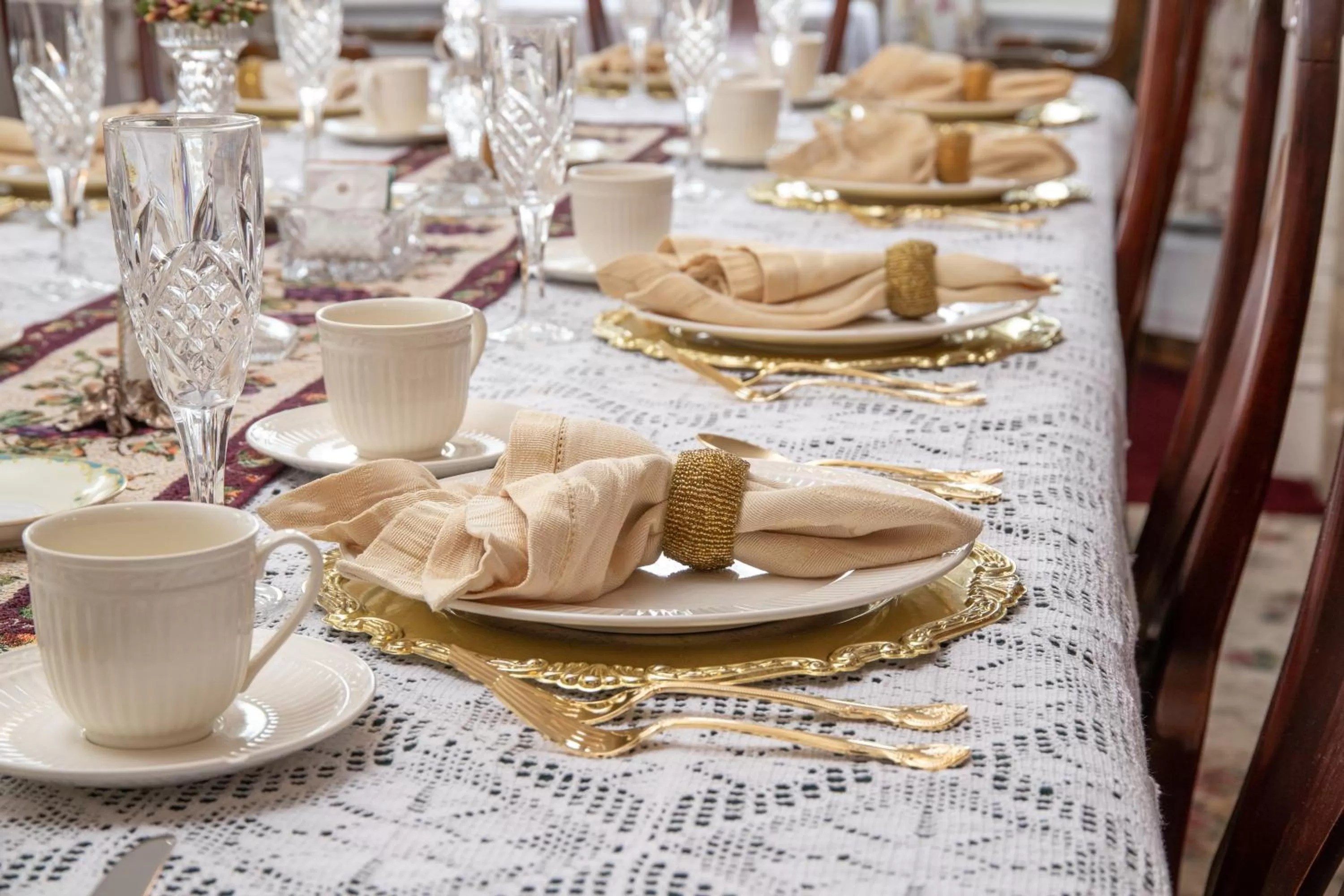 Dining area in Cloran Mansion Bed & Breakfast