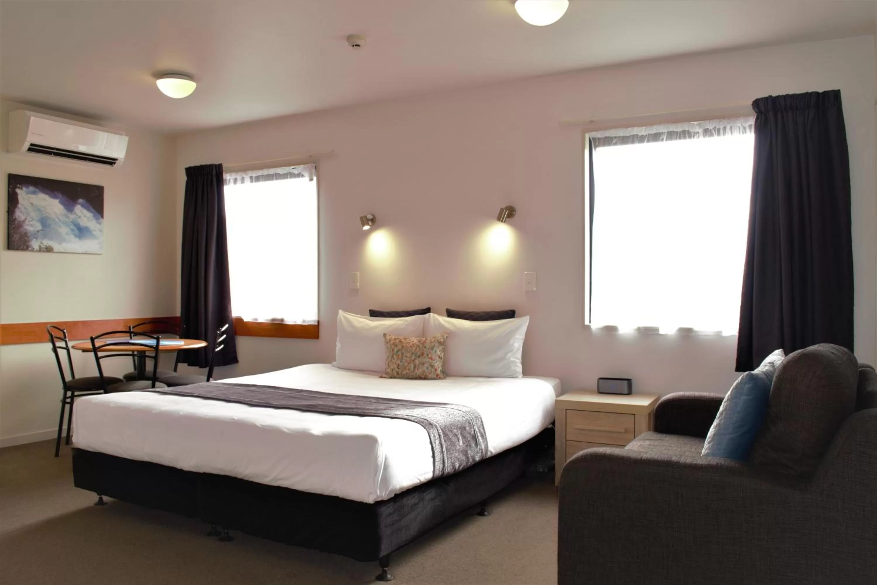 Seating area, Bed in Bella Vista Taupo