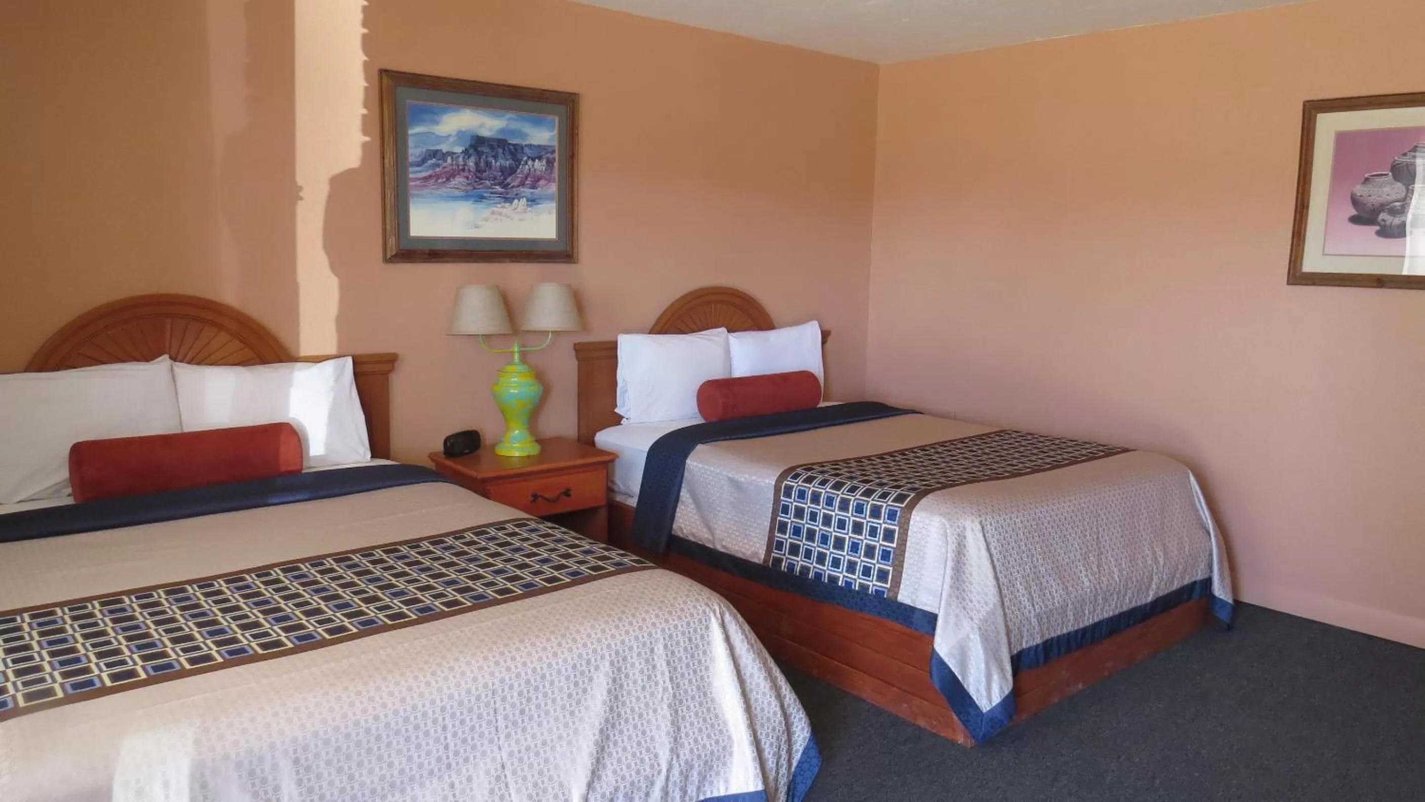 Photo of the whole room, Bed in Howard Johnson by Wyndham Raton