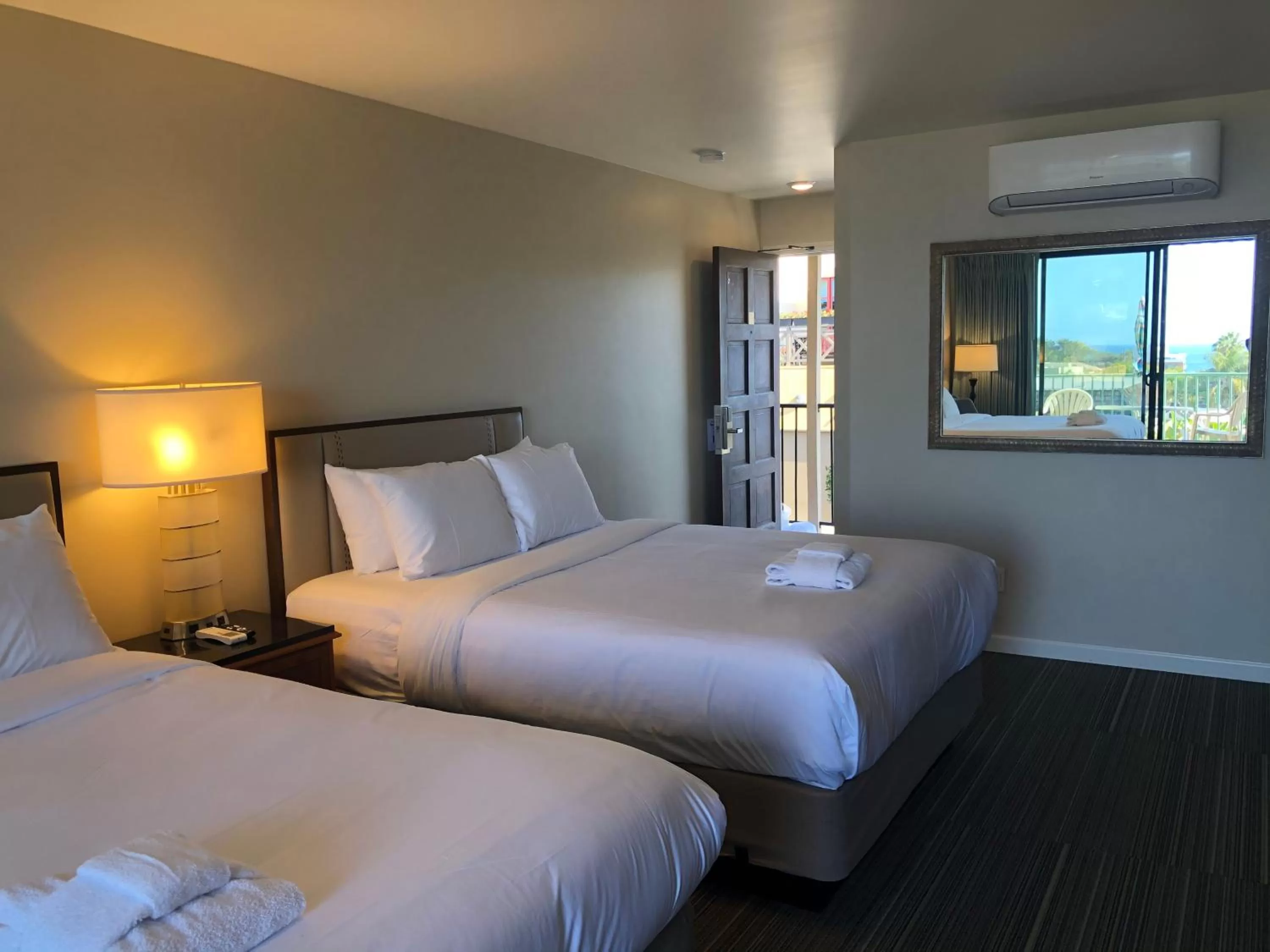 Bed in Moonlight Beach Motel