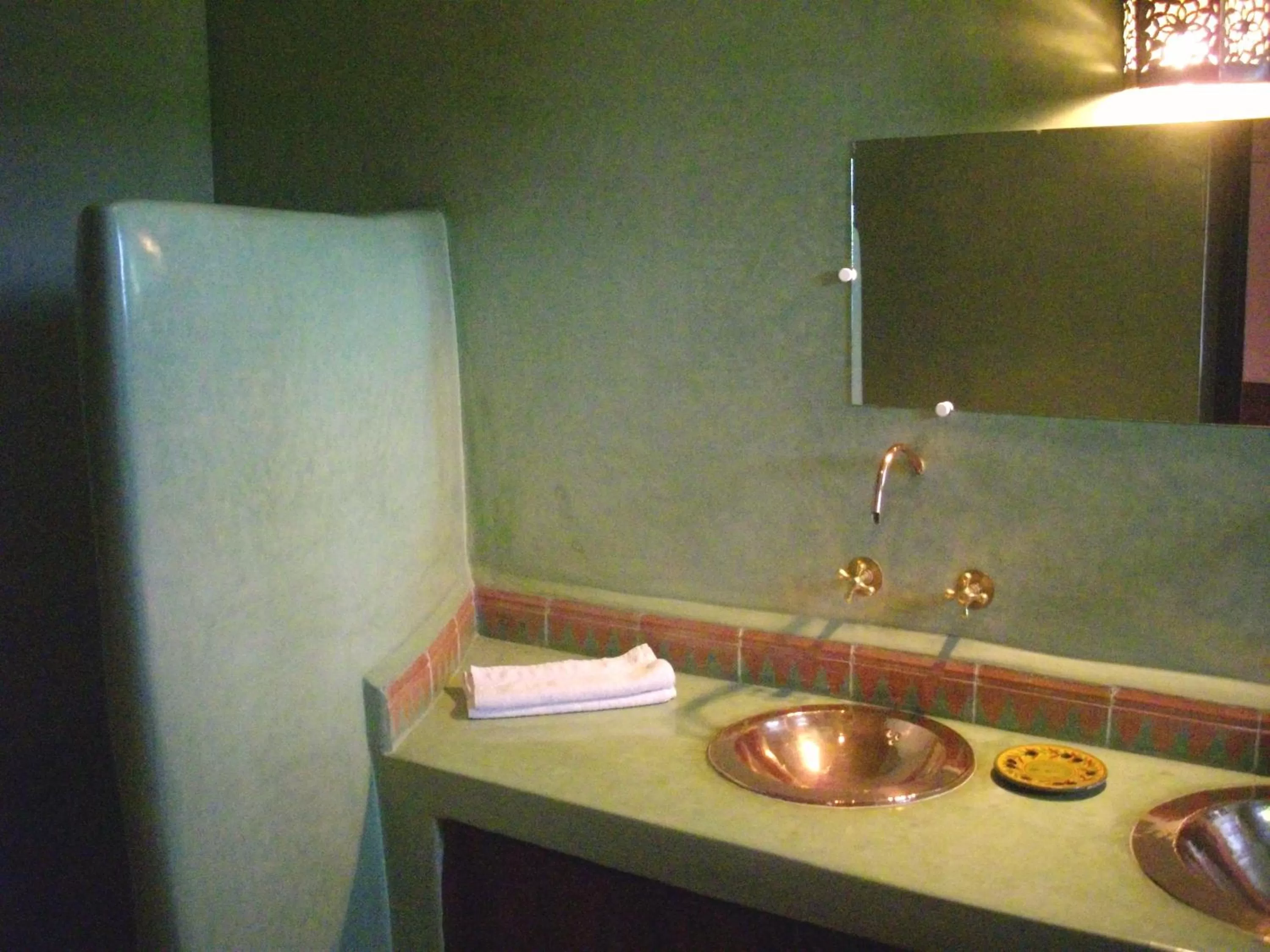 Bathroom in Kasbah Zitoune