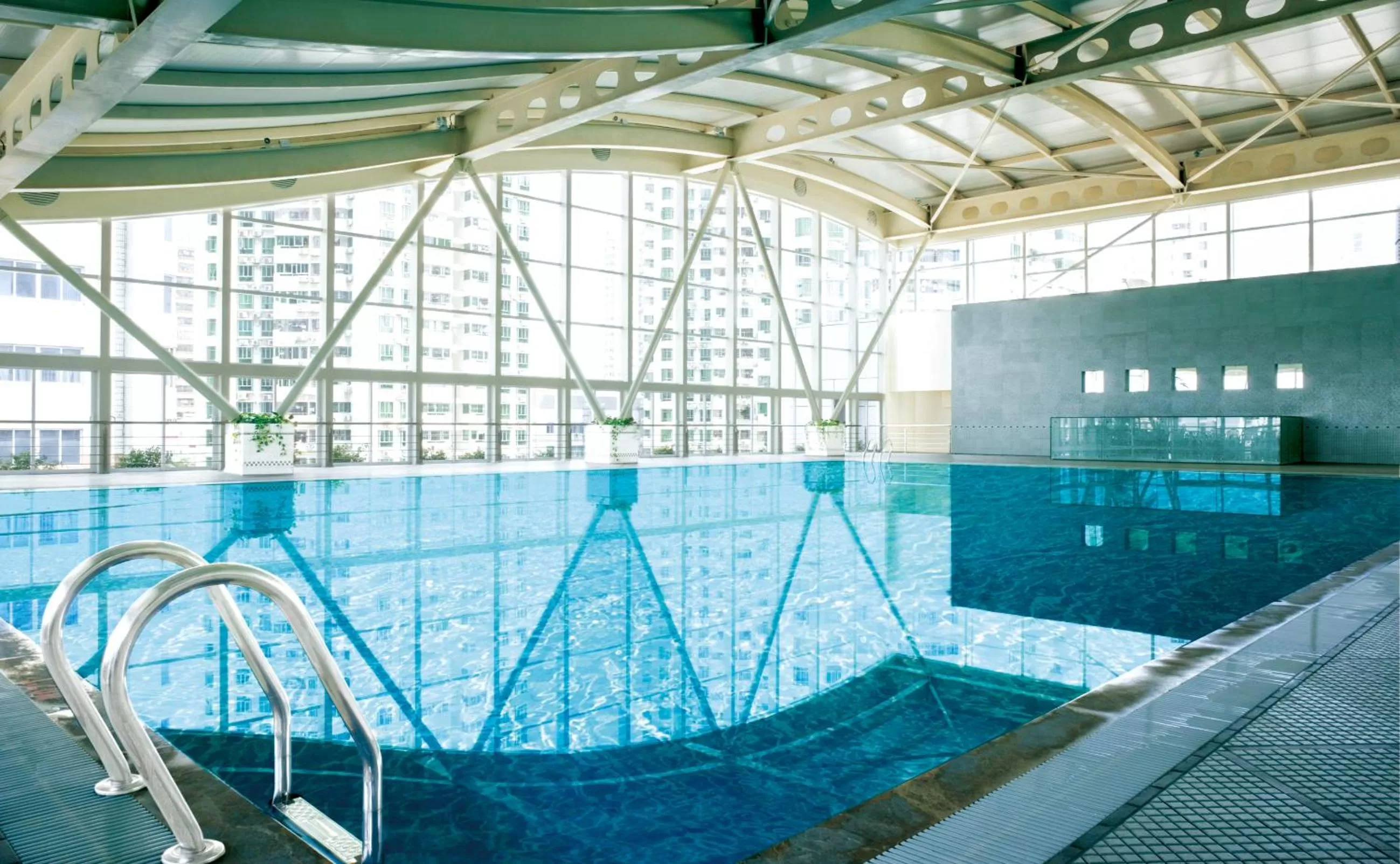 Swimming pool in The Pavilion Hotel Shenzhen (Huaqiang NorthBusiness Zone)