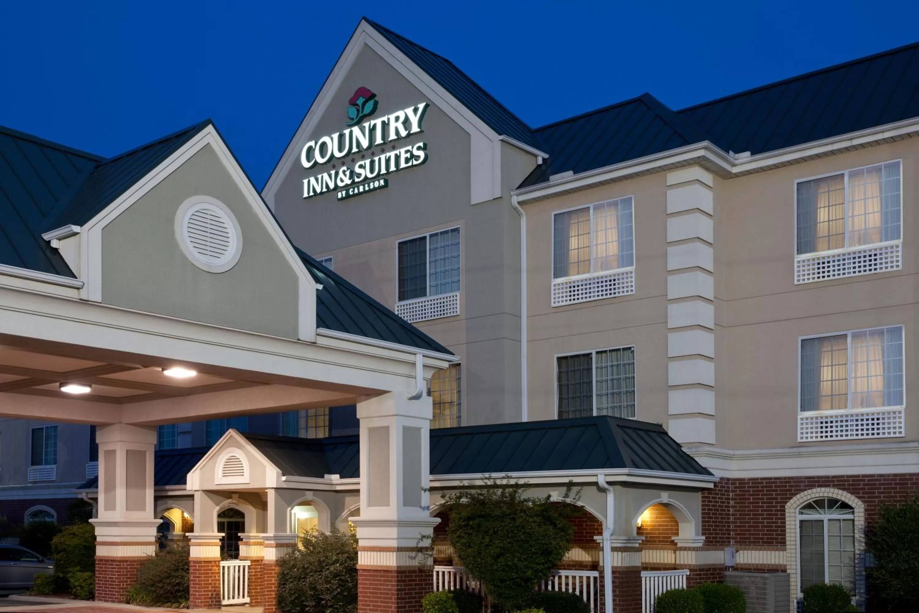 Facade/entrance in Country Inn & Suites by Radisson, Hot Springs, AR