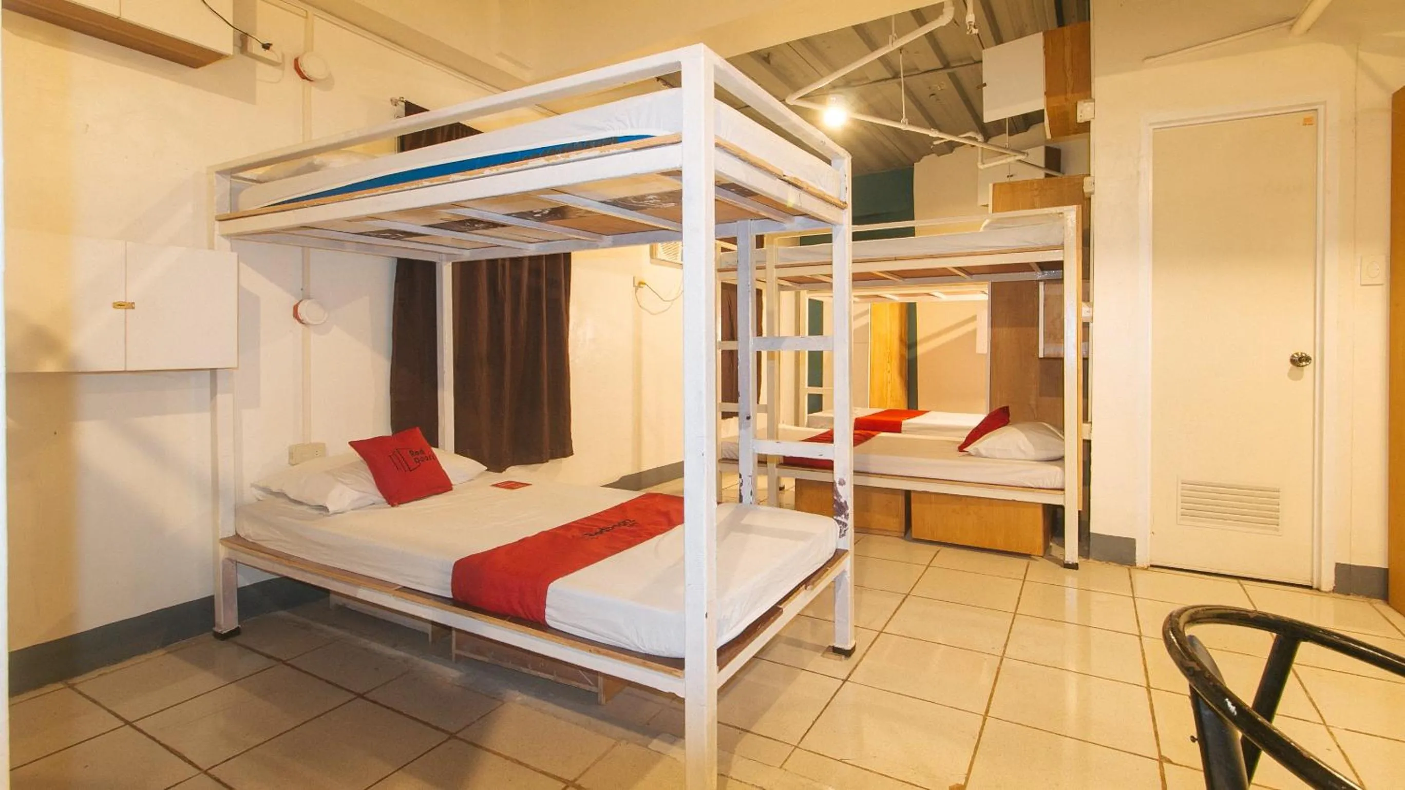 Photo of the whole room, Bed in RedDoorz at Crowne One Condo