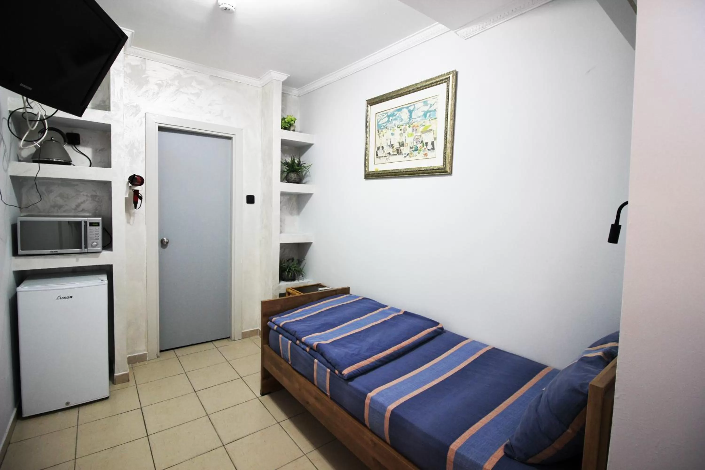 Living room, Bed in Sunset Inn