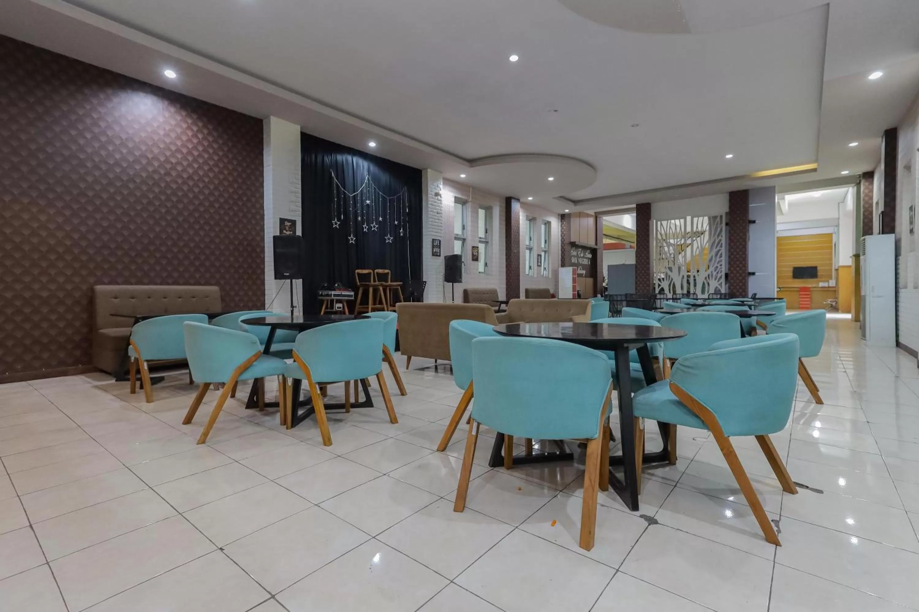 Restaurant/places to eat in RedDoorz Syariah @ Klojen Malang