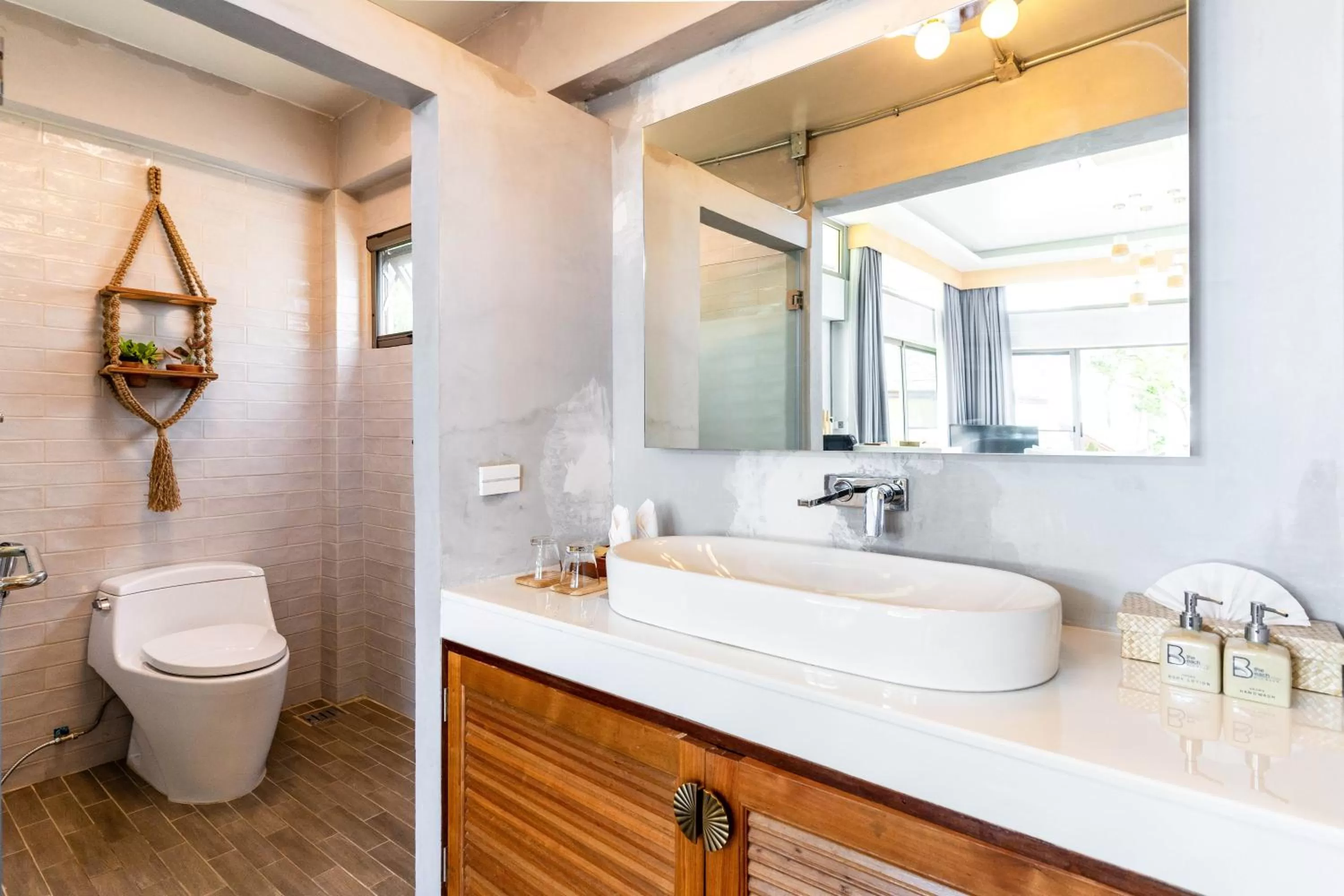 Toilet in The Beach Natural Resort Koh Kood