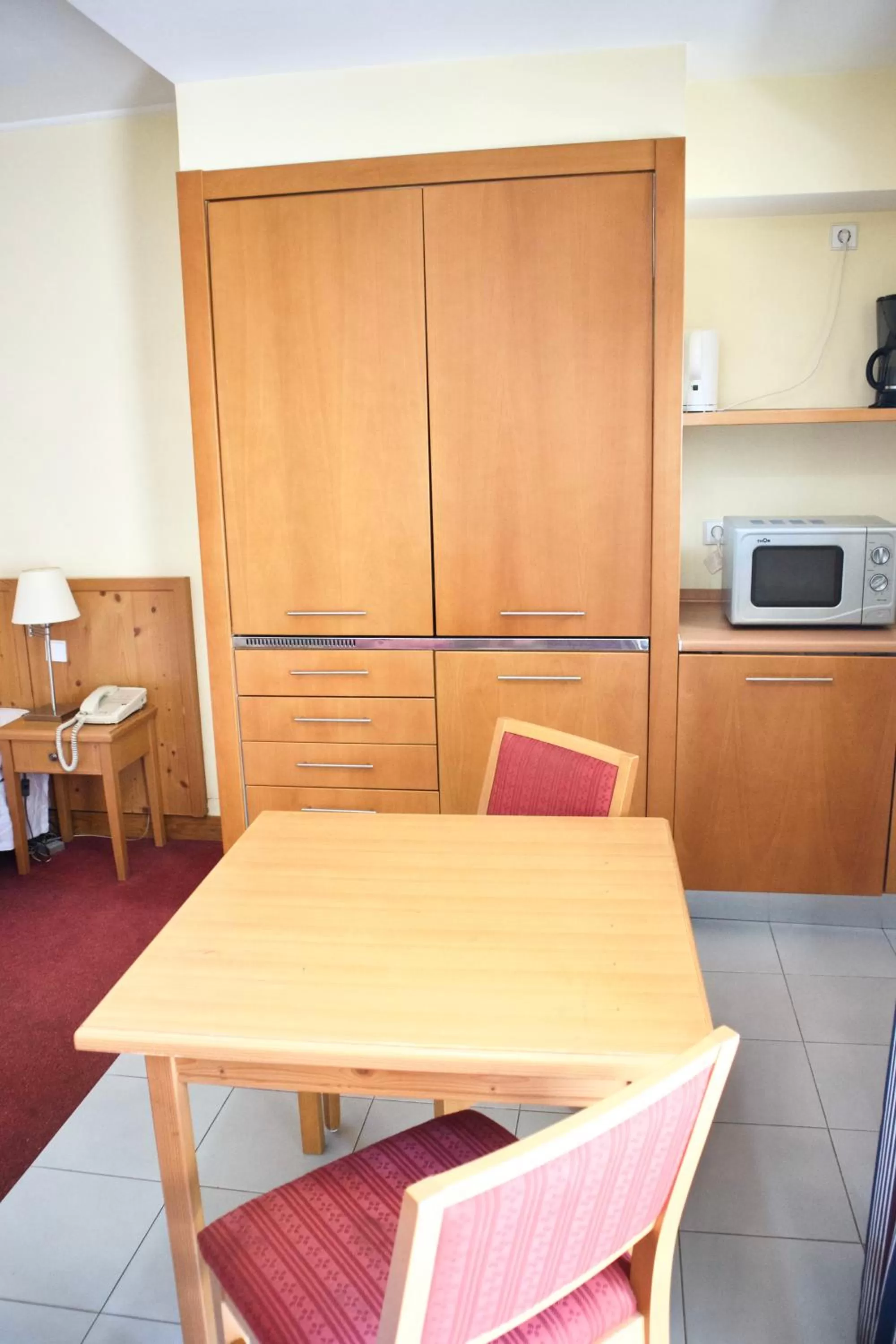 Kitchen or kitchenette in Amazonia Palmela Apartamentos Turisticos