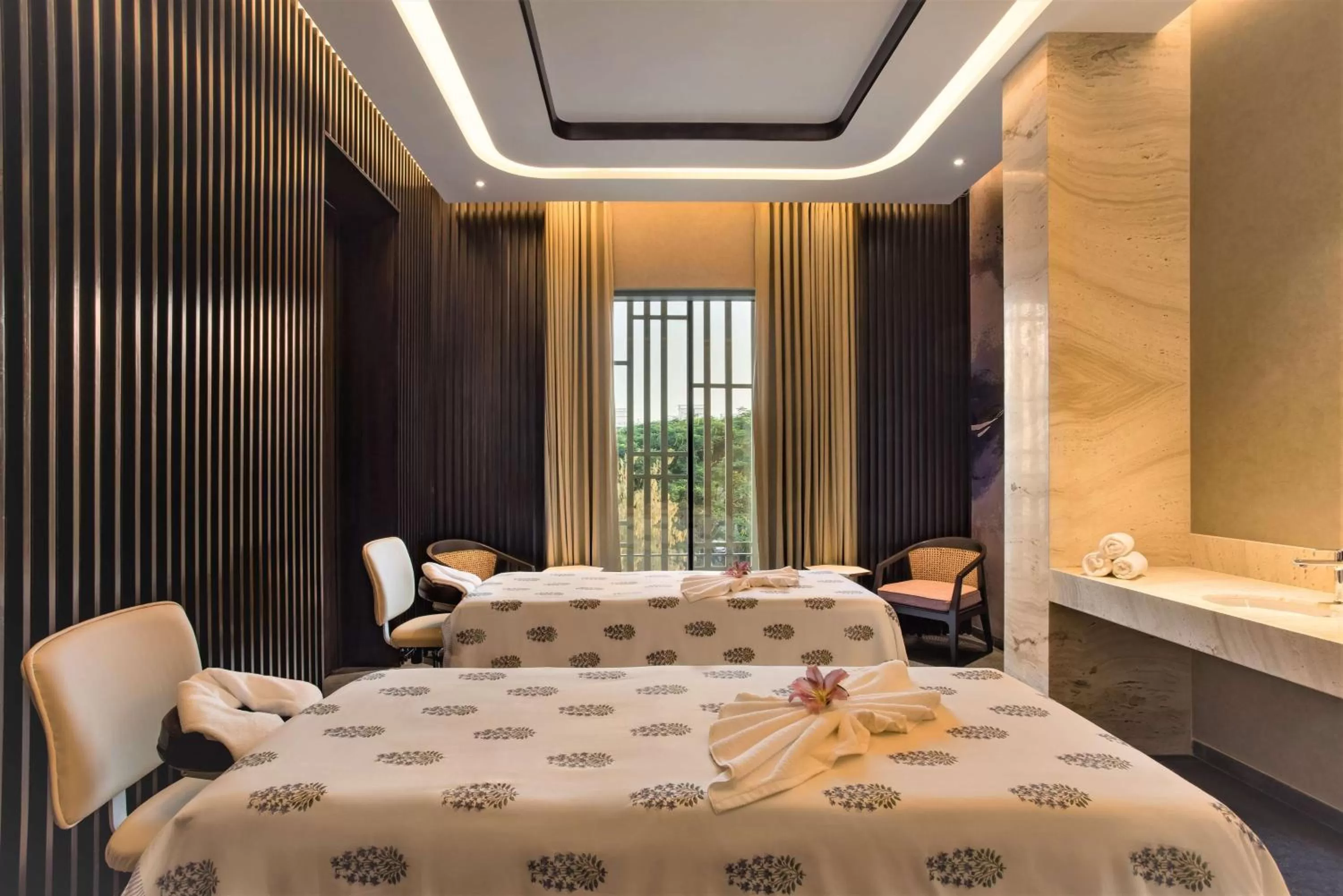 Spa and wellness centre/facilities, Bed in Radisson Blu Hotel & Spa, Nashik