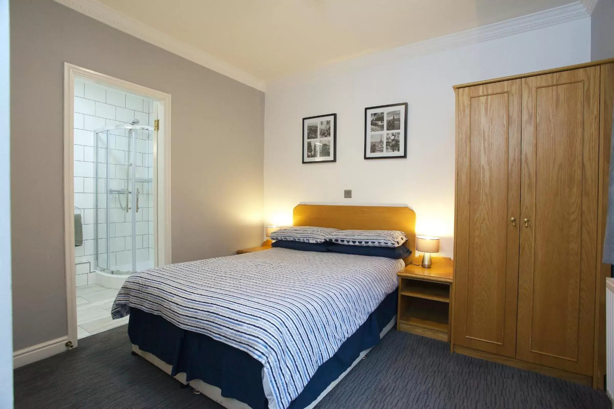 Double Room in Globe Inn Double Room in Globe Inn