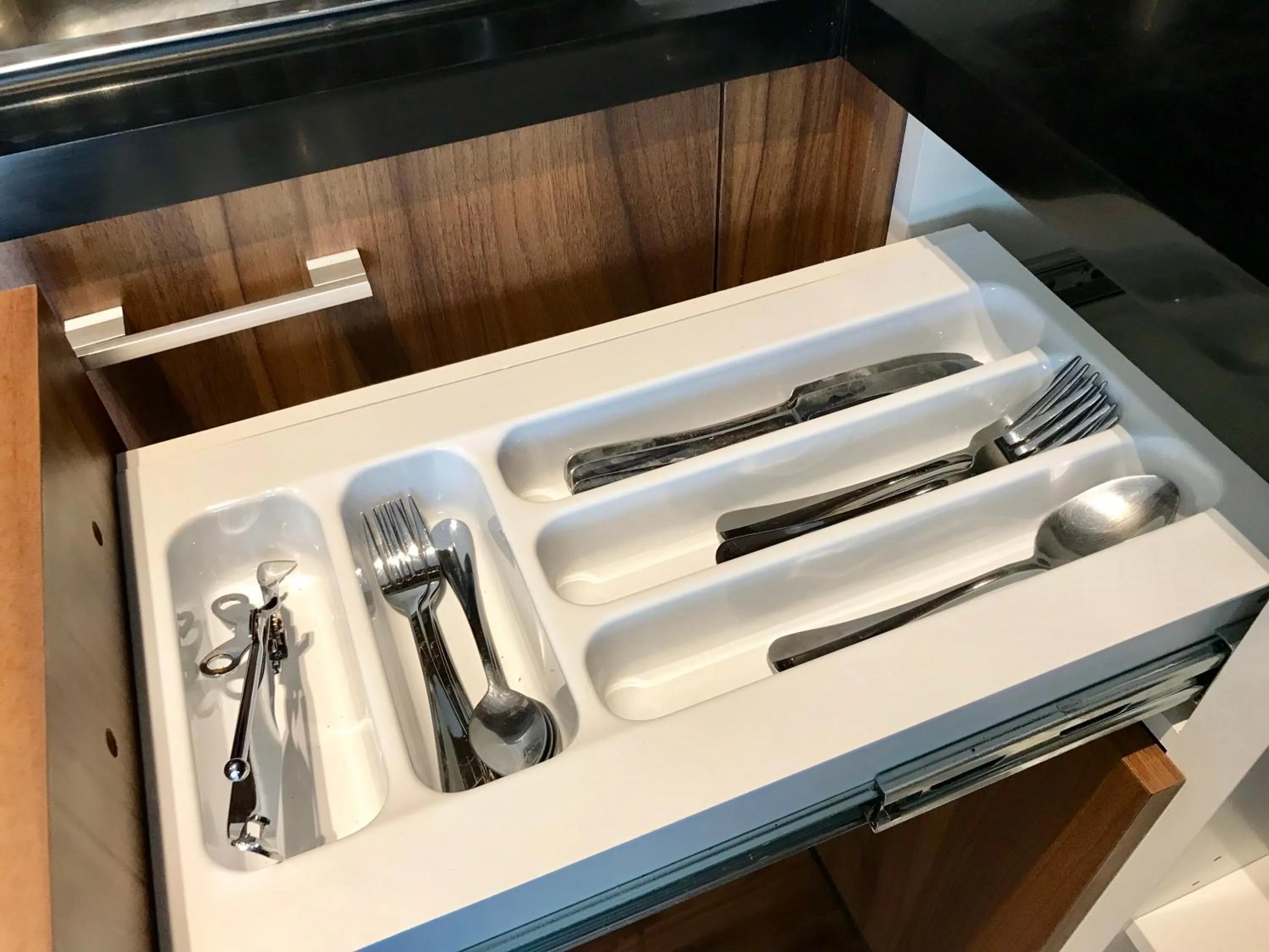 Kitchen or kitchenette in Amp Am House Bangkok Hotel