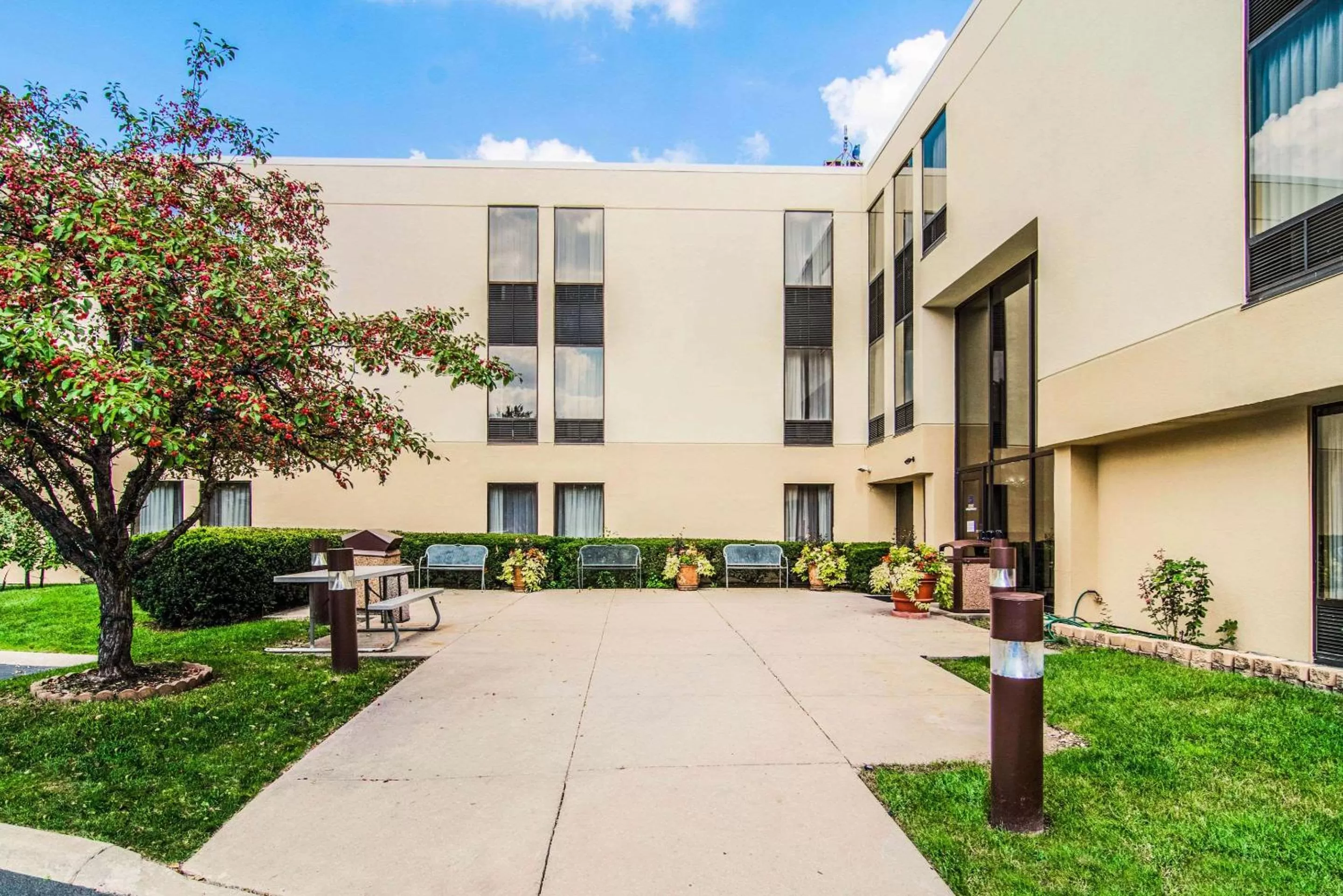 Property building in Comfort Inn Convention Center-Chicago O’hare Airport