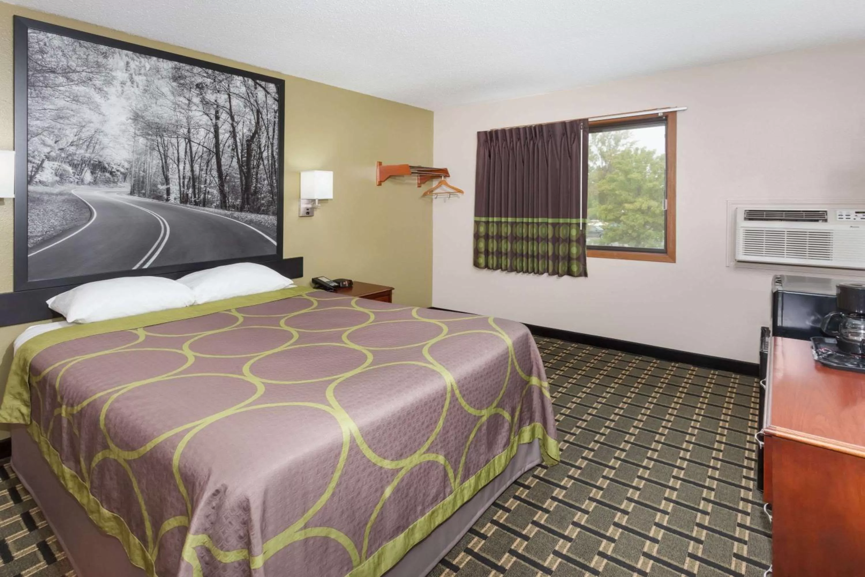 Queen Room - Disability Access/Non-Smoking in Super 8 by Wyndham Michigan City