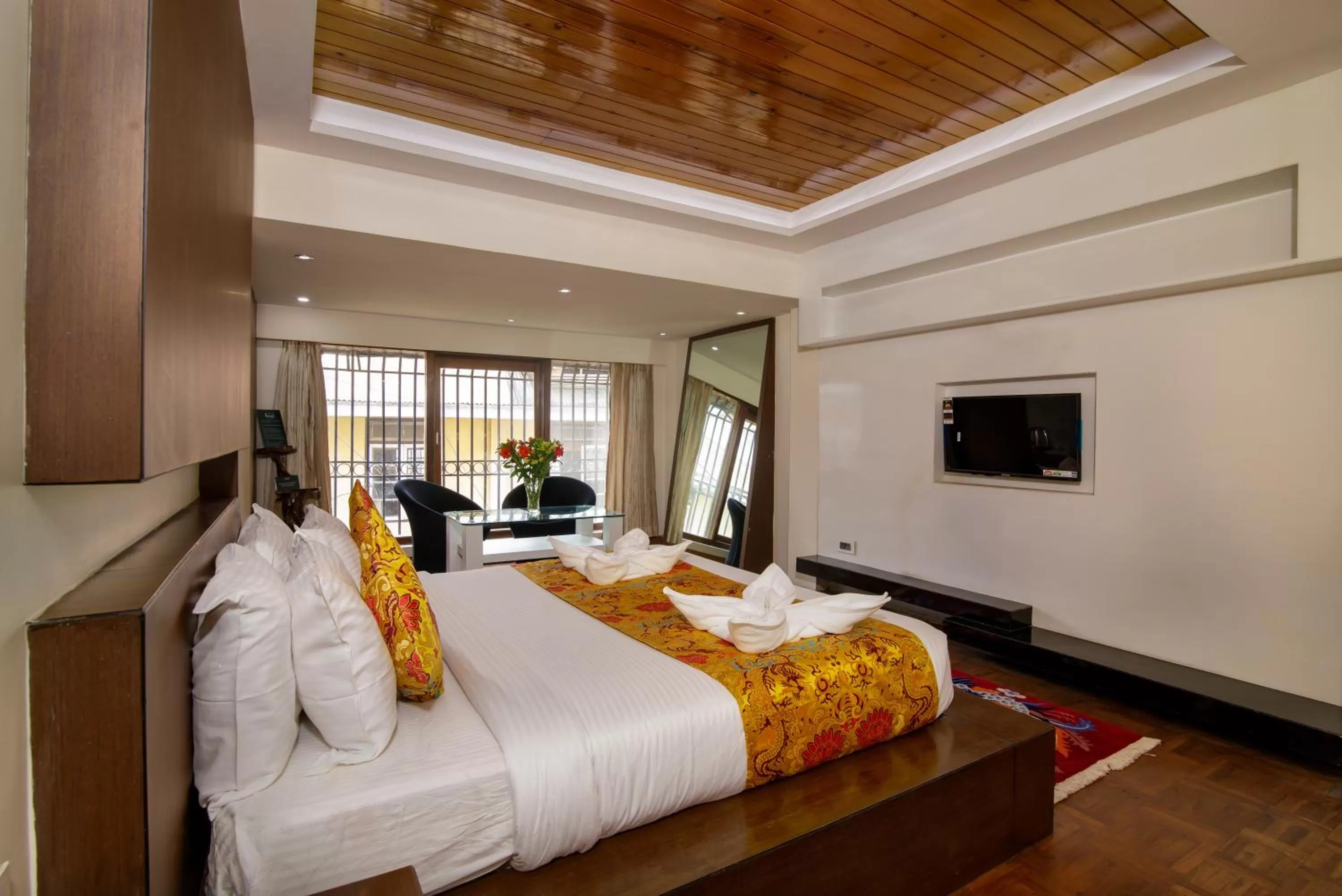 Bed in Muscatel Yavachi - 400 Mts from MG Marg