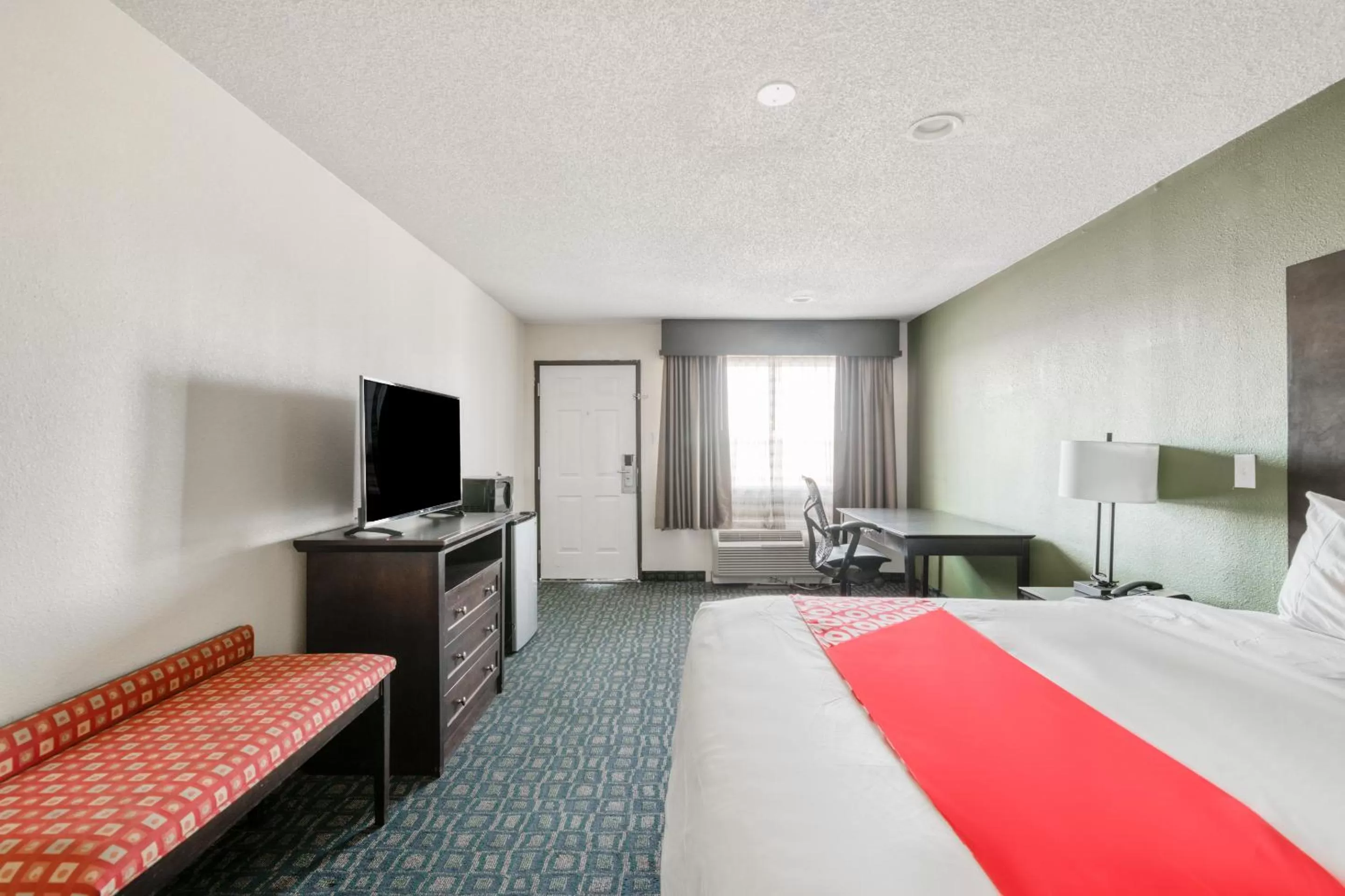 Bedroom, Bed in OYO Hotel Rosenberg TX I-69