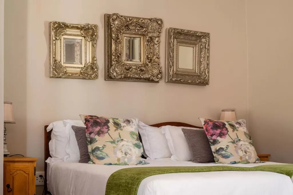 Bed in Issaquena Heights Boutique Hotel