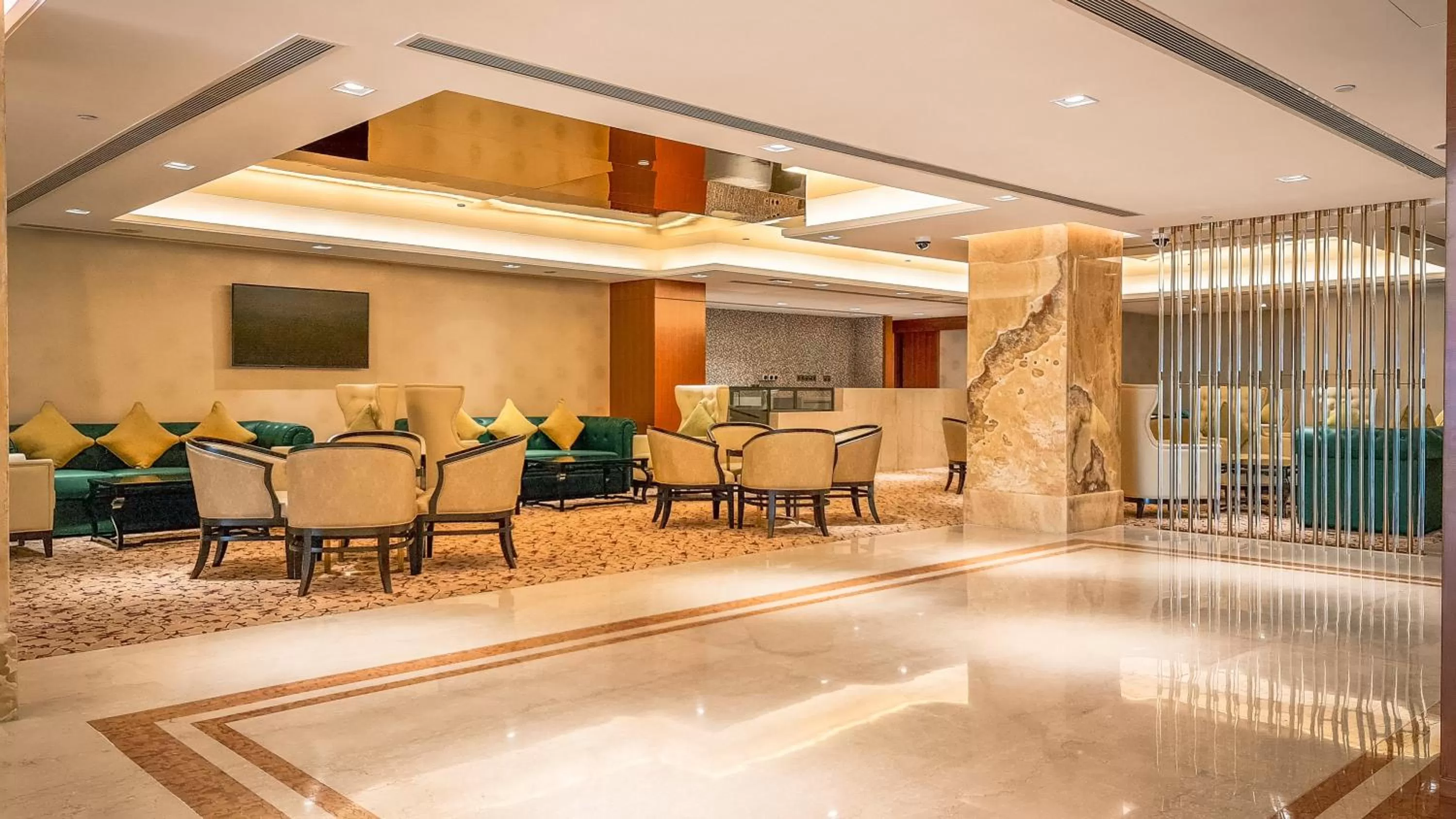 Lounge or bar in Holiday Inn Dhaka City Centre by IHG