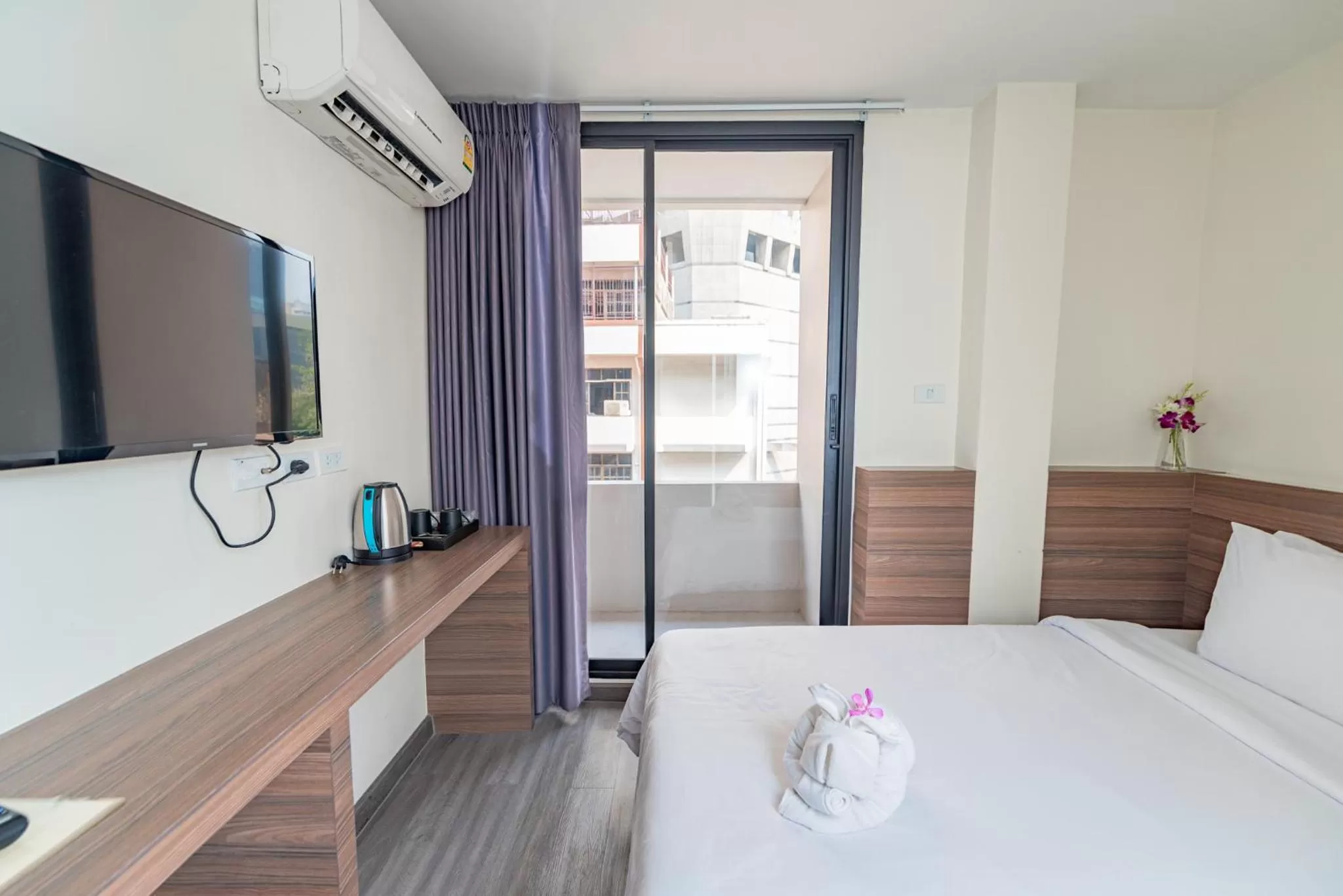 Photo of the whole room, Bed in Sovereign Group Hotel at Pratunam